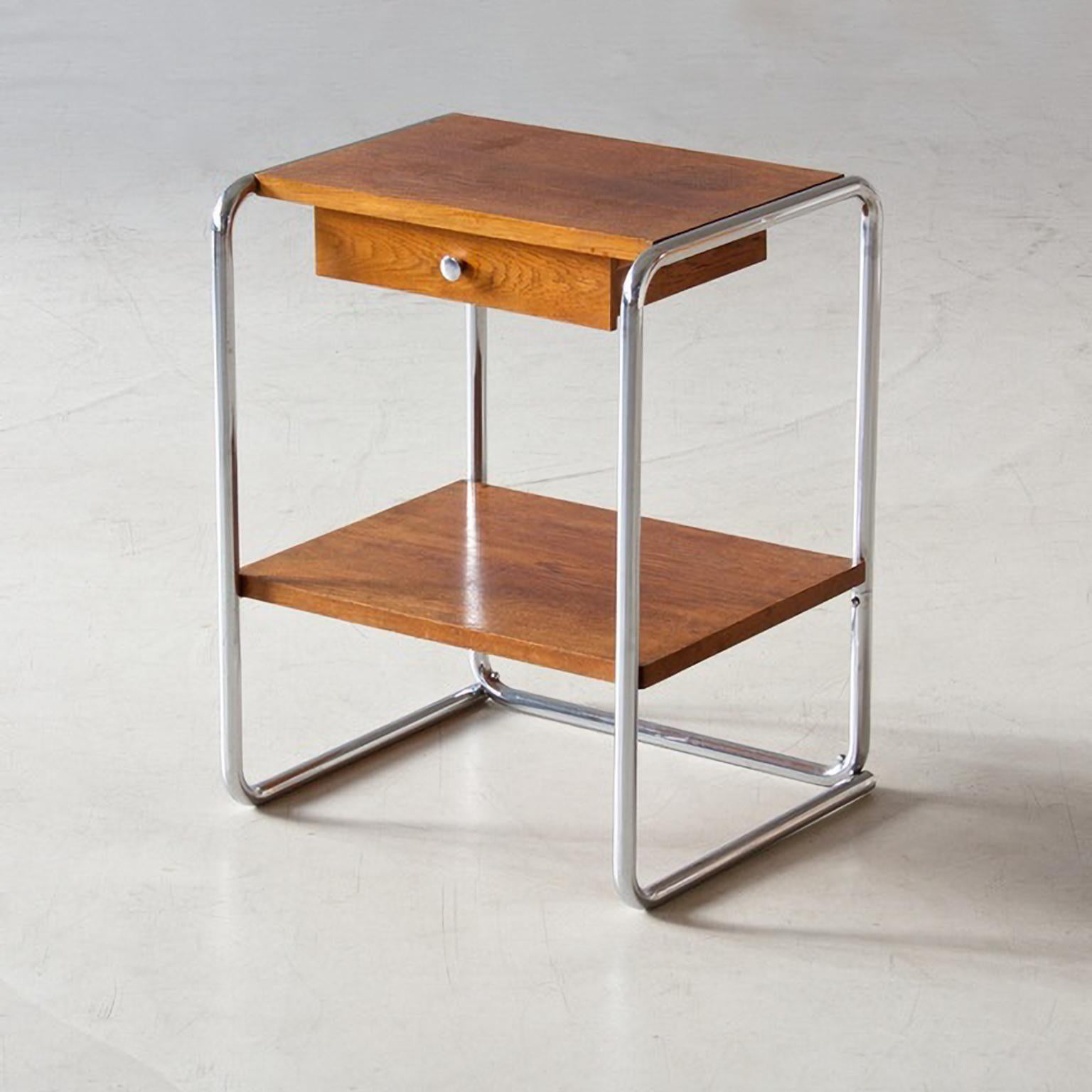 Bauhaus chrome plated tubular steel end table with one drawer. This table model T9 was designed and manufactured by Thonet, circa 1930

This item is restored on request and available in different amounts.
Delivery time 8-10 weeks.