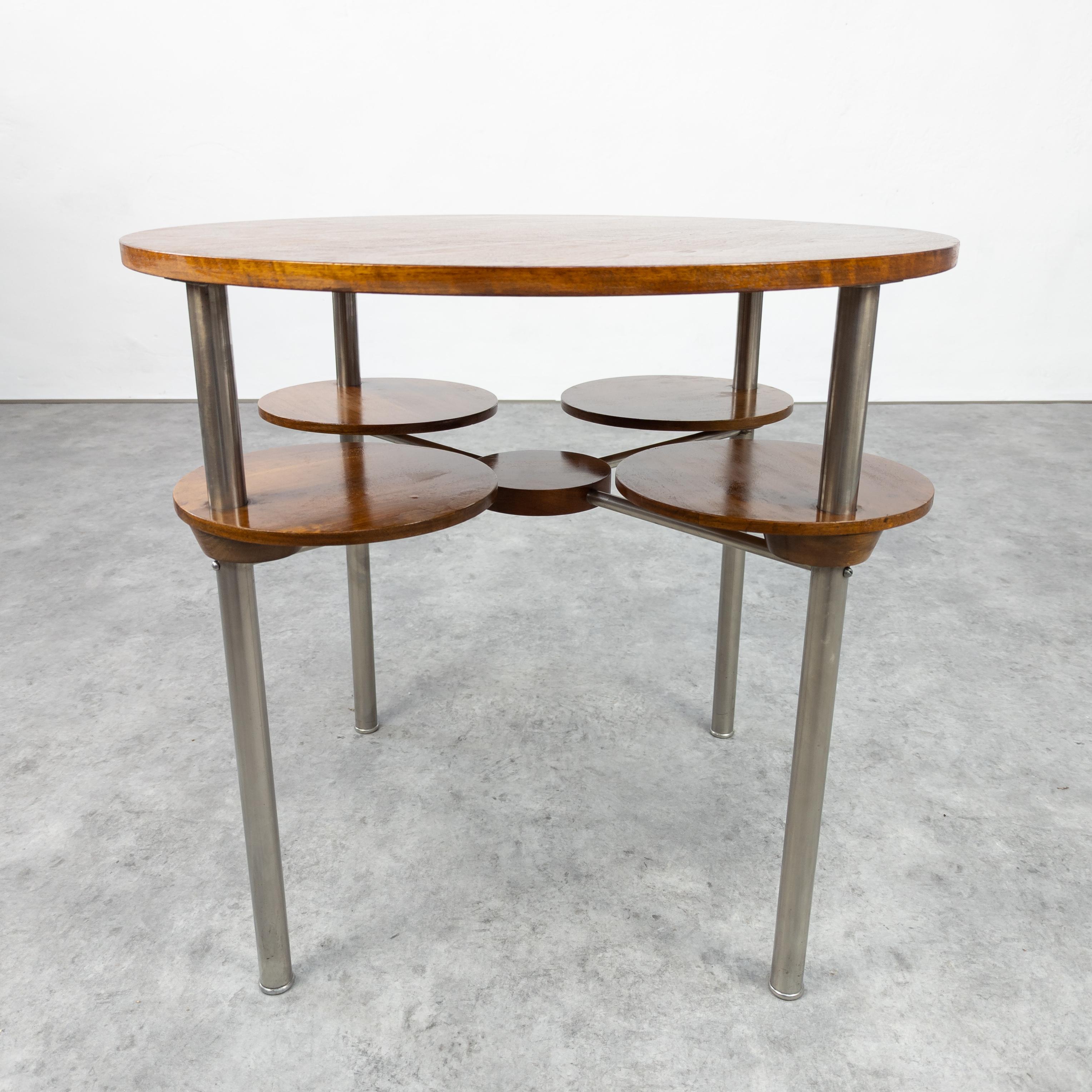 Bauhaus-Spieltisch aus Stahlrohr von Jindřich Halabala  (Tschechisch) im Angebot