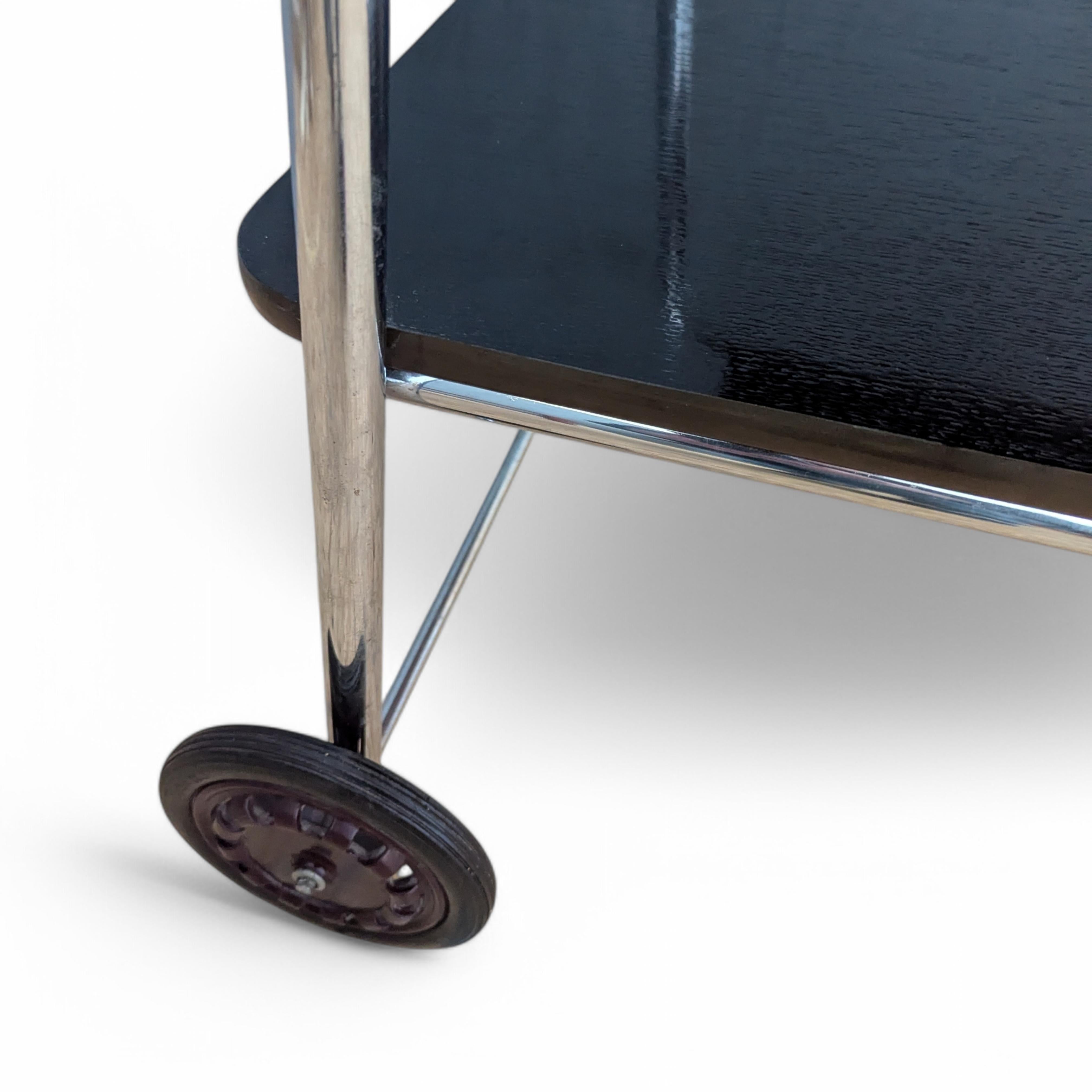 Chariot de service en acier tubulaire Bauhaus par Robert Steele, années 1930 en vente 10