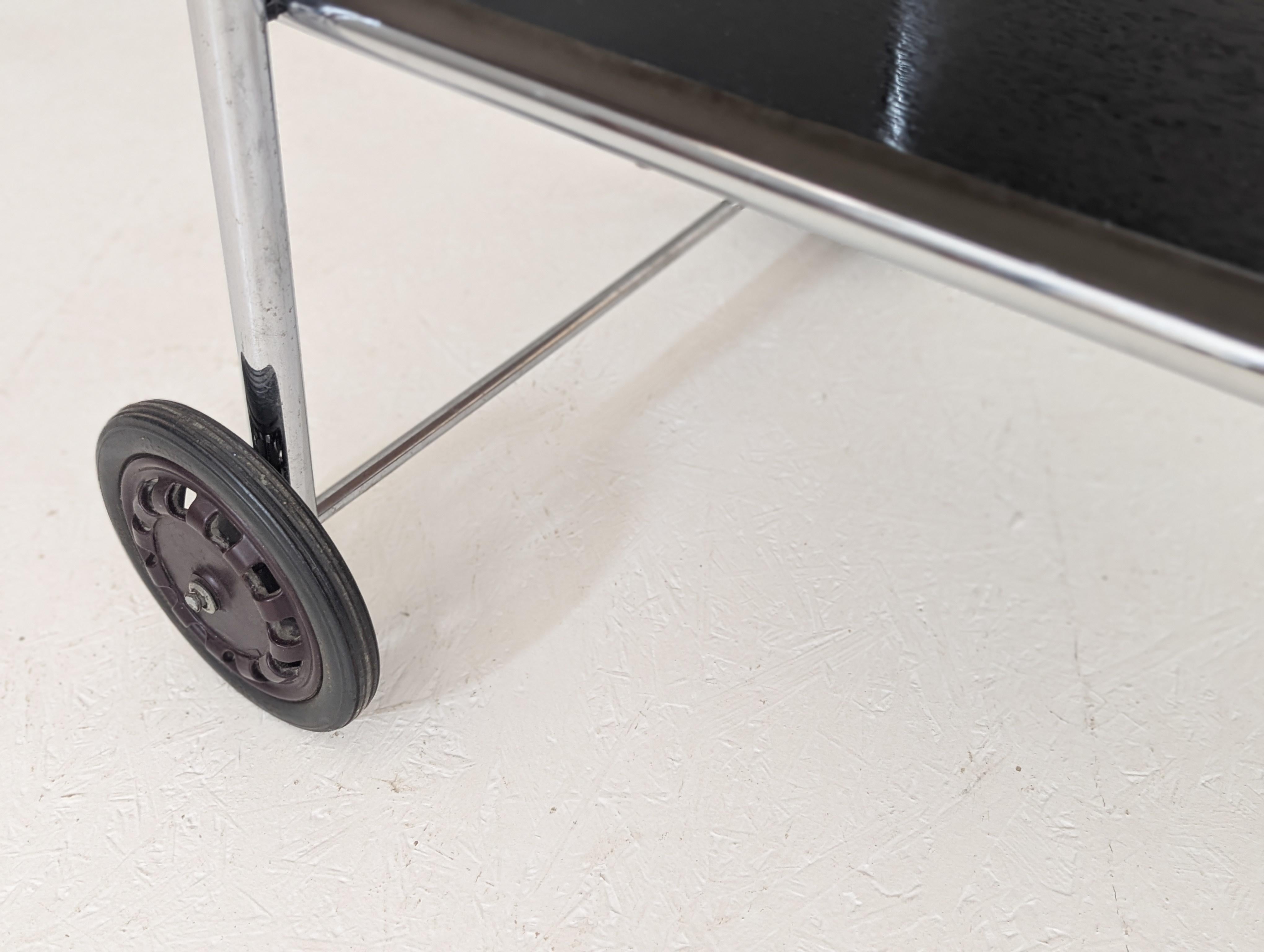 Chariot de service en acier tubulaire Bauhaus par Robert Steele, années 1930 en vente 10