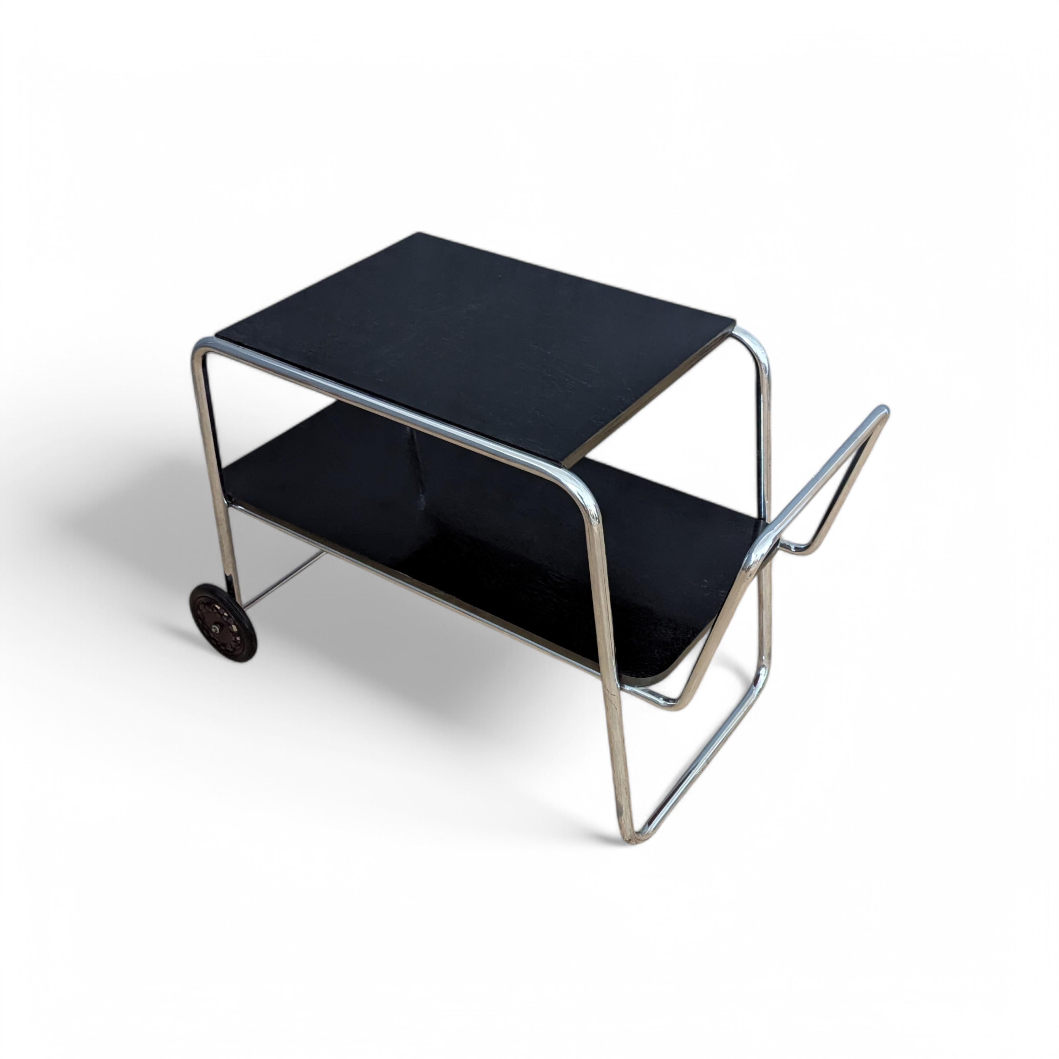 Chariot de service en acier tubulaire Bauhaus par Robert Steele, années 1930 Bon état - En vente à PRAHA 5, CZ