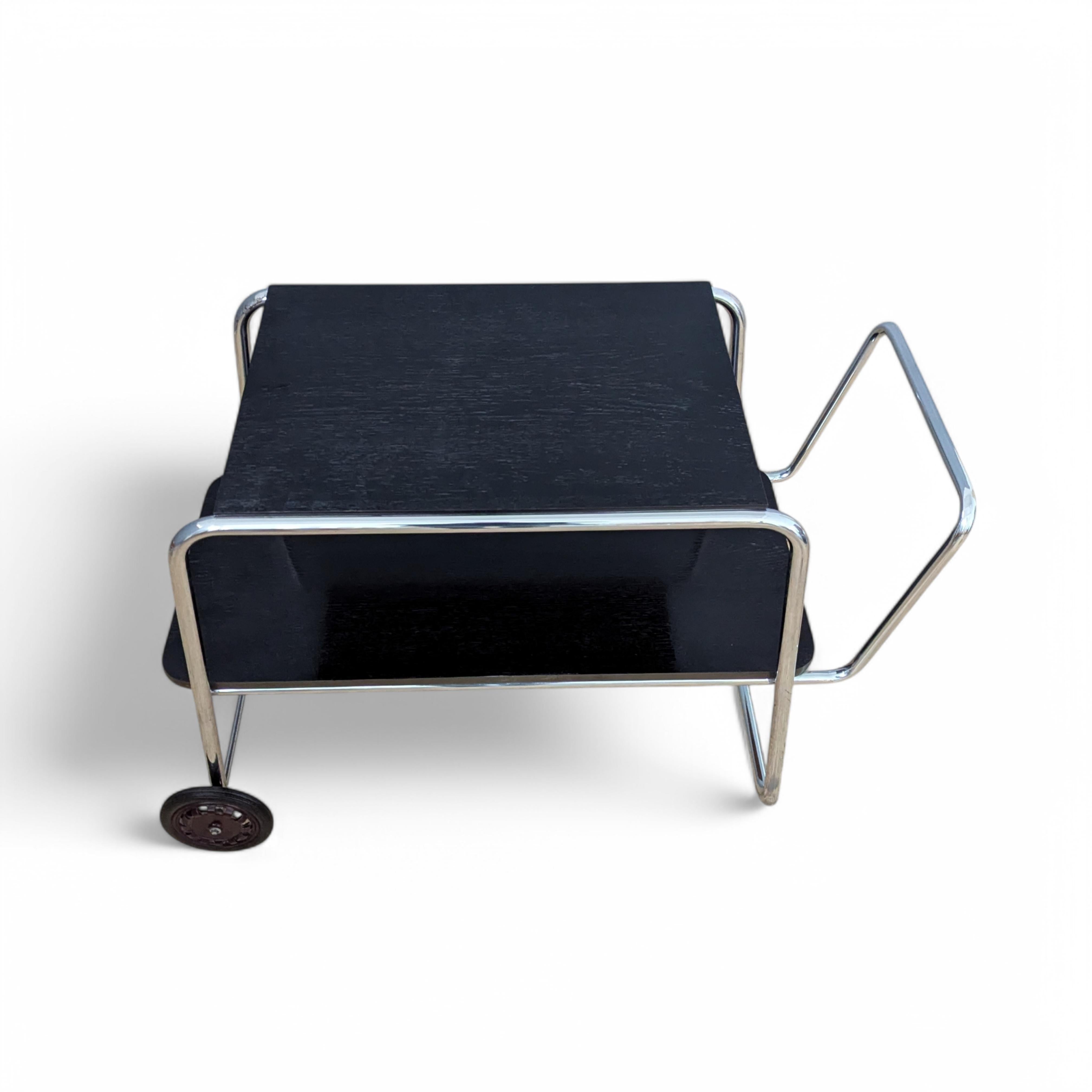 Chariot de service en acier tubulaire Bauhaus par Robert Steele, années 1930 en vente 2