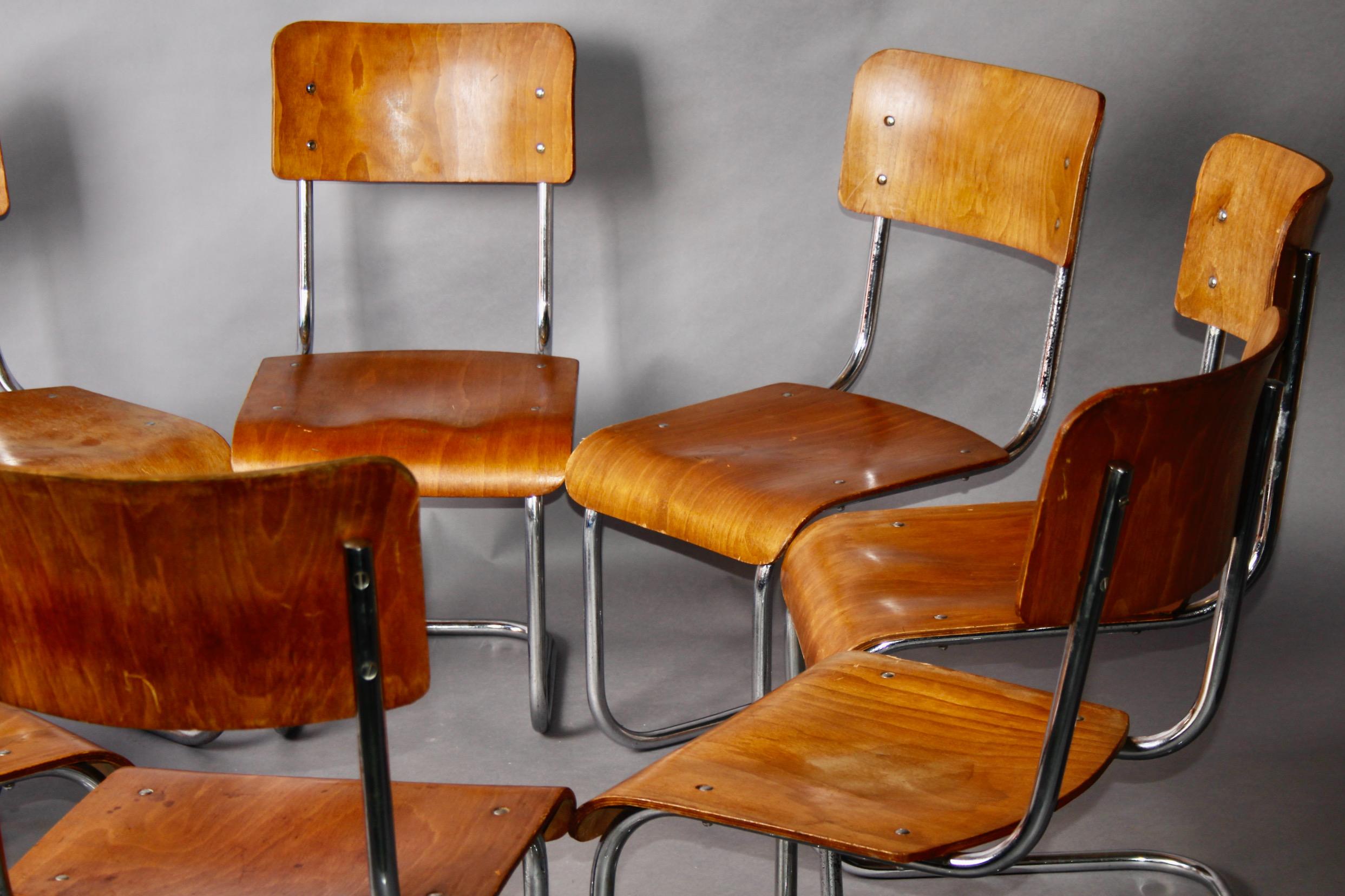 Milieu du XXe siècle Ensemble de 8 chaises Bauhaus en acier tubulaire en vente