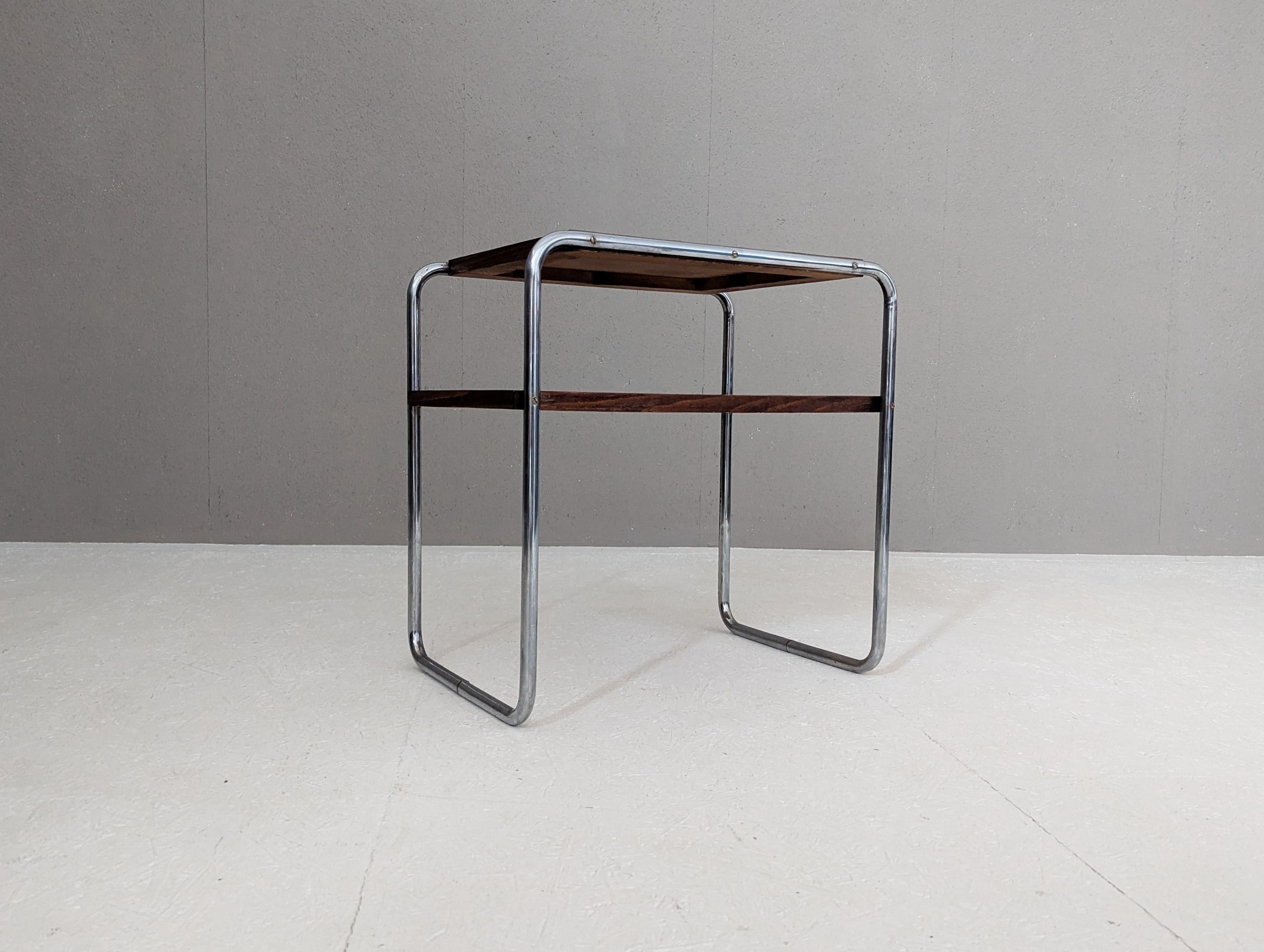 Milieu du XXe siècle Table d'appoint en tube d'acier Bauhaus, modèle B 12, par Marcel Breuer, années 1930. en vente