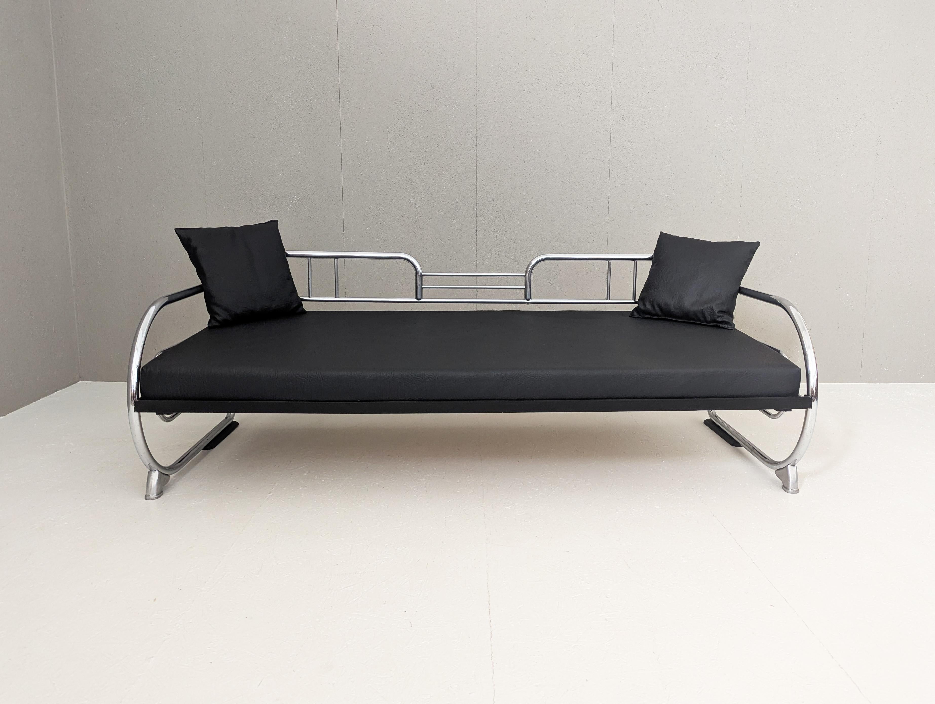 Milieu du XXe siècle Canapé en acier tubulaire Bauhaus par Hynek Gottwald, années 1930 : en vente