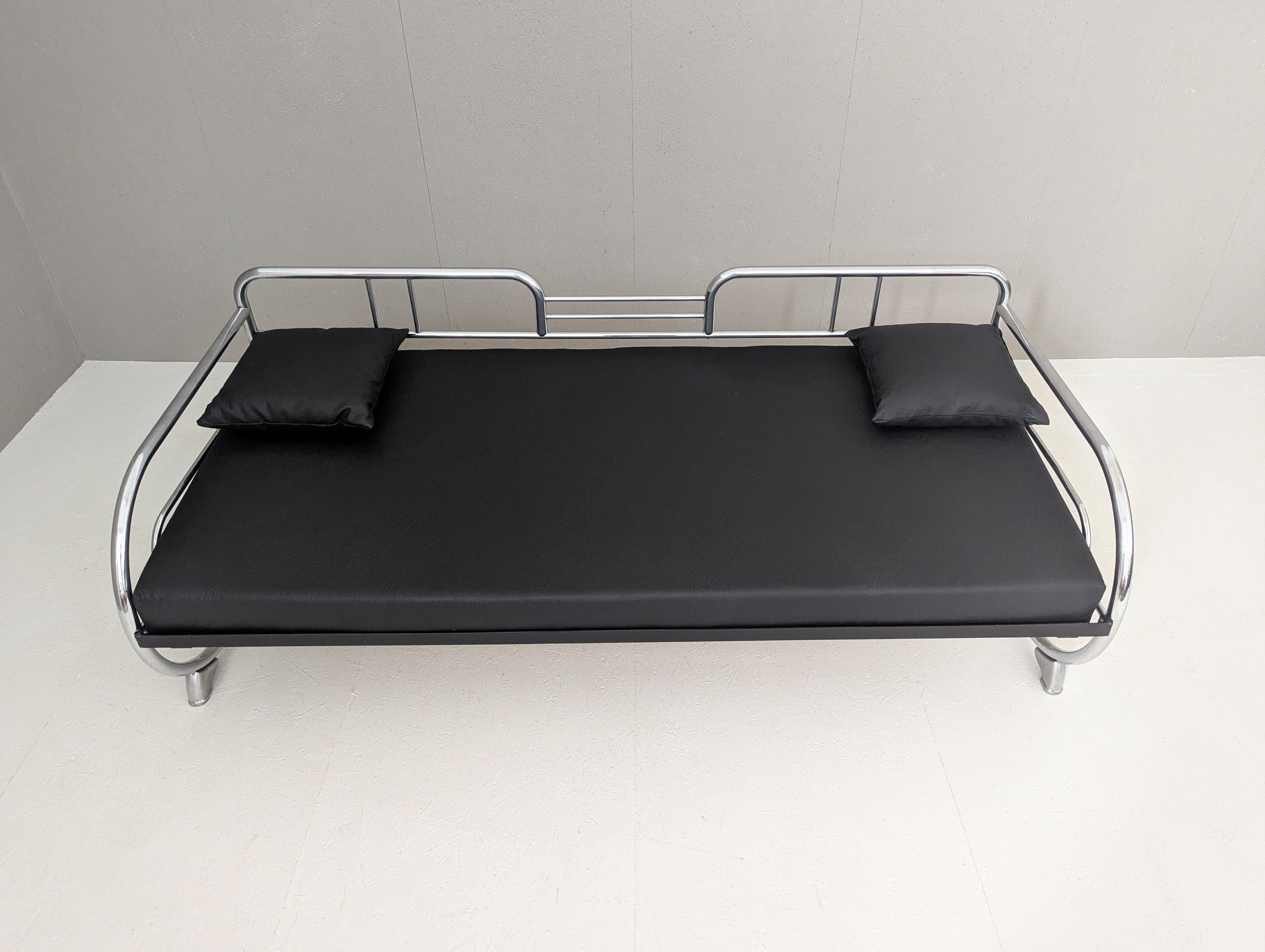 Canapé en acier tubulaire Bauhaus par Hynek Gottwald, années 1930 : en vente 2