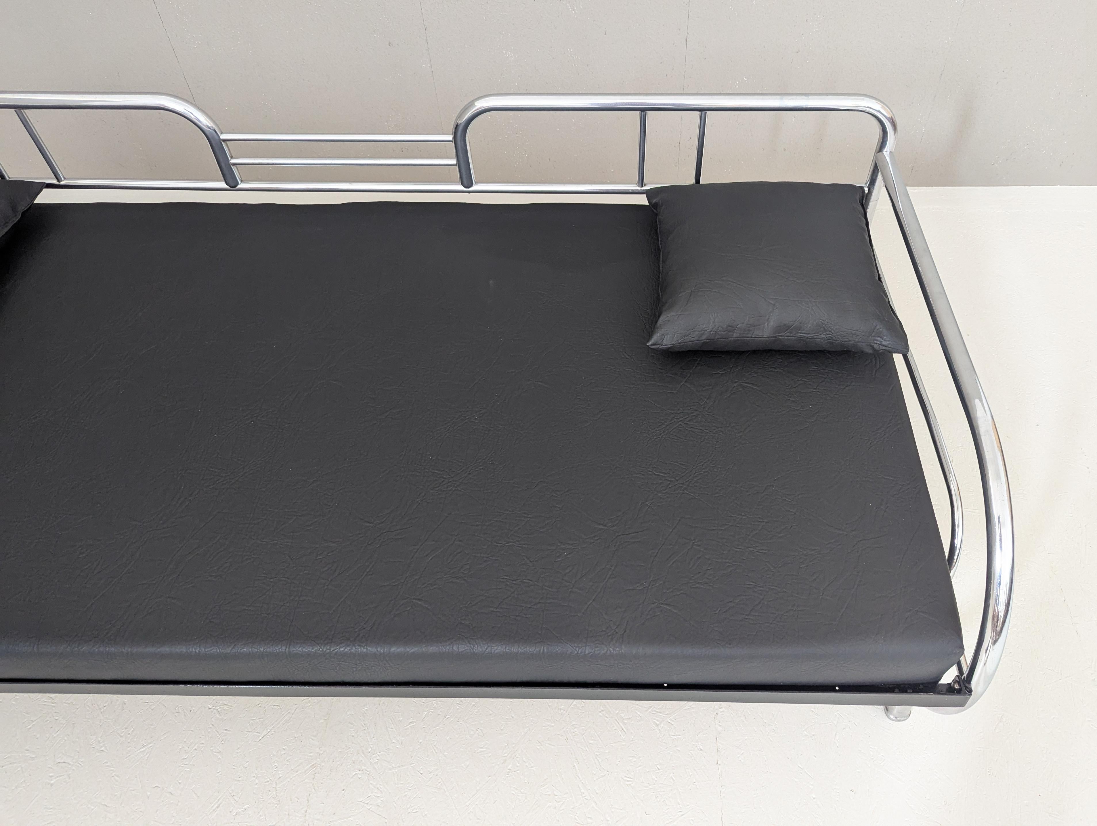 Canapé en acier tubulaire Bauhaus par Hynek Gottwald, années 1930 : en vente 3