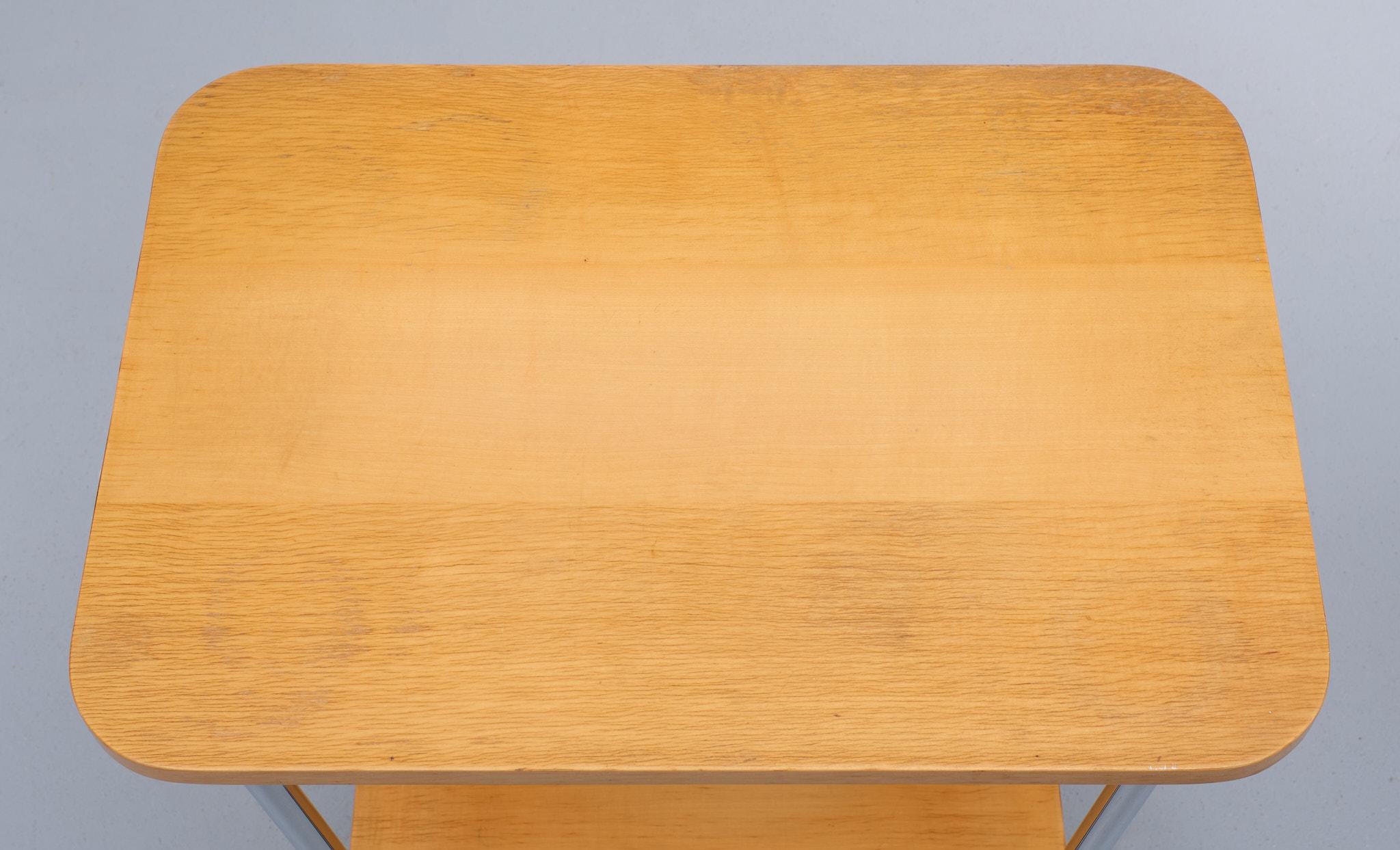 Table d'appoint Bauhaus à deux niveaux 1930s Allemagne Bon état - En vente à Den Haag, NL