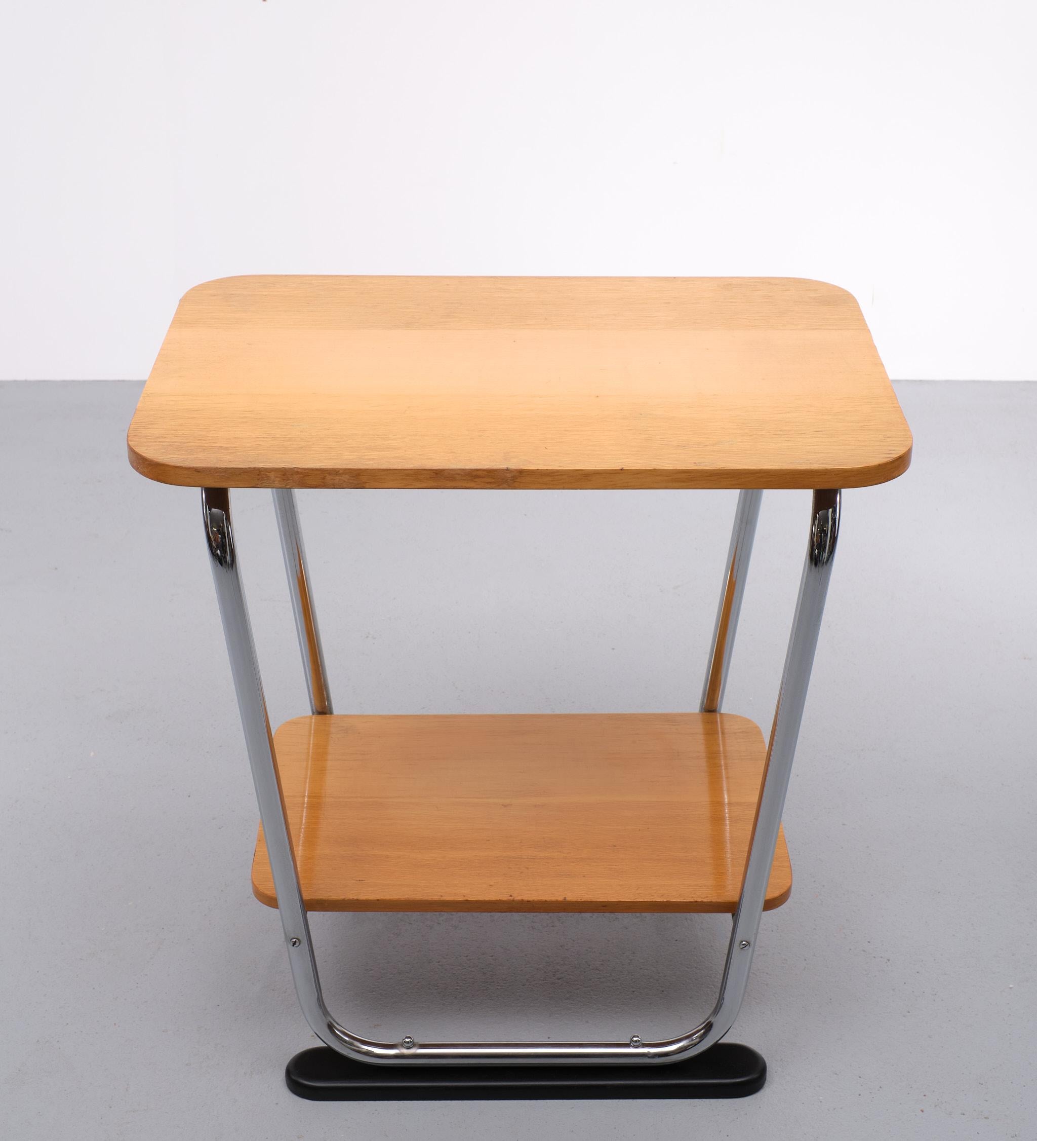 Table d'appoint Bauhaus à deux niveaux 1930s Allemagne en vente 3