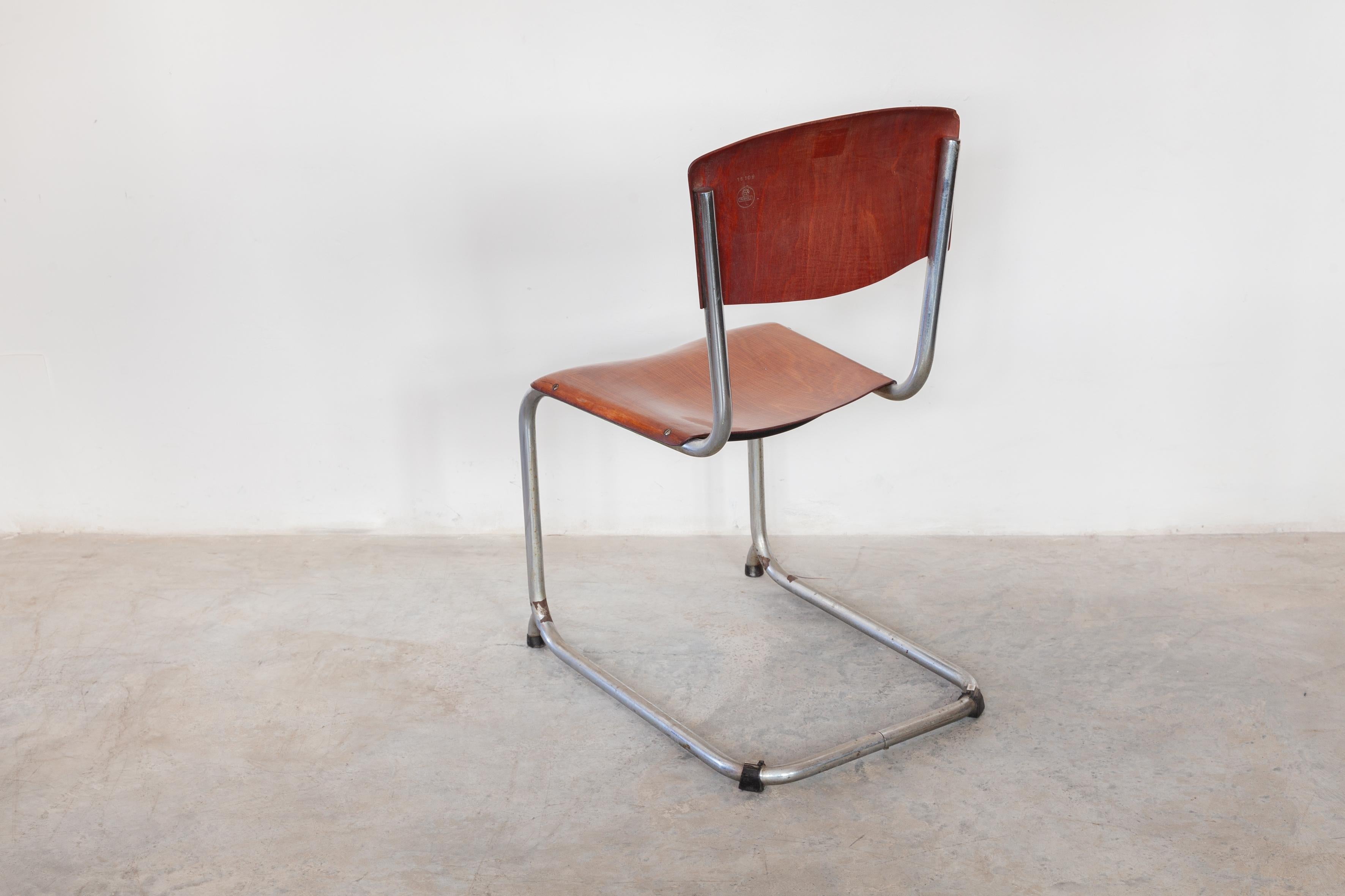 Bauhaus Very Rare Chrome Cantilever Pagholz Chairs For Sale 2