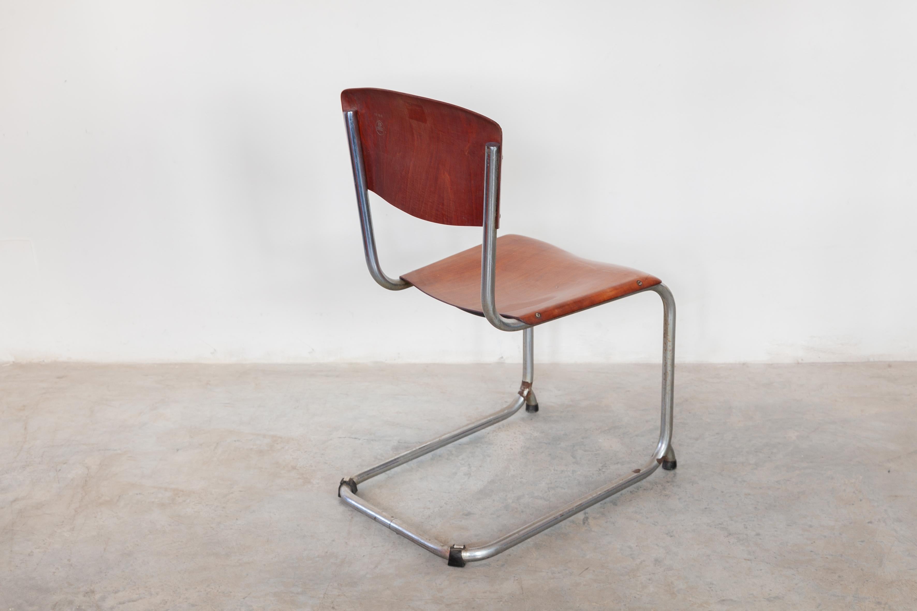 Bauhaus Very Rare Chrome Cantilever Pagholz Chairs For Sale 3