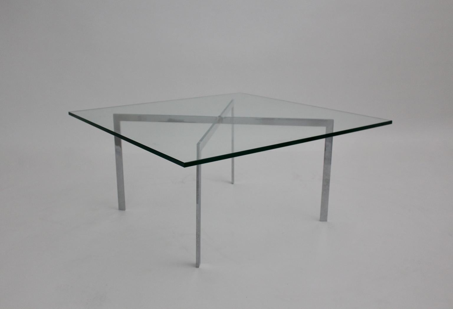Bauhaus Vintage Chrome Glass Coffee Table Barcelona by Mies van der Rohe, 1929 In Good Condition For Sale In Vienna, AT