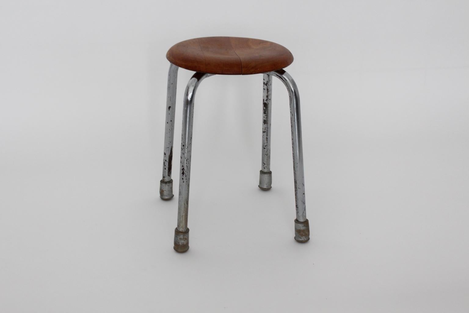 The chromed metal stool shows 4 feet with rubber sabots and also a round shaped beechwood seat.
Good vintage condition with some signs of age.
approx. measures:
diameter: 49 cm
height: 47.5 cm.