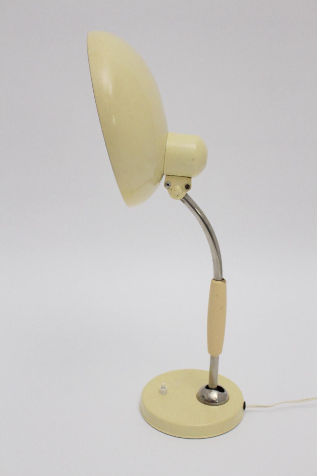 Bauhaus Vintage off White Metal Wood Table Lamp TL 322 Christian Dell, 1933 In Good Condition For Sale In Vienna, AT