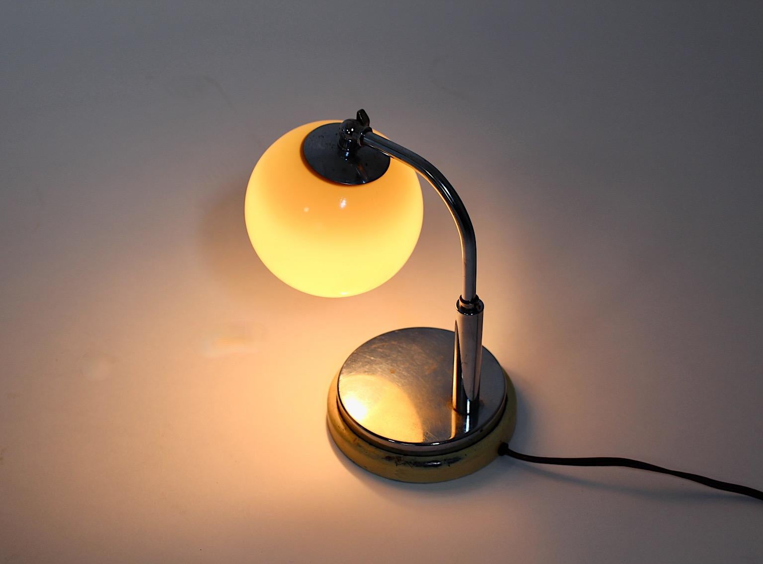 Bauhaus Vintage-Tischlampe, Nachttischlampe Marianne Brandt für Ruppelwerke, 1920er Jahre  (Metall) im Angebot