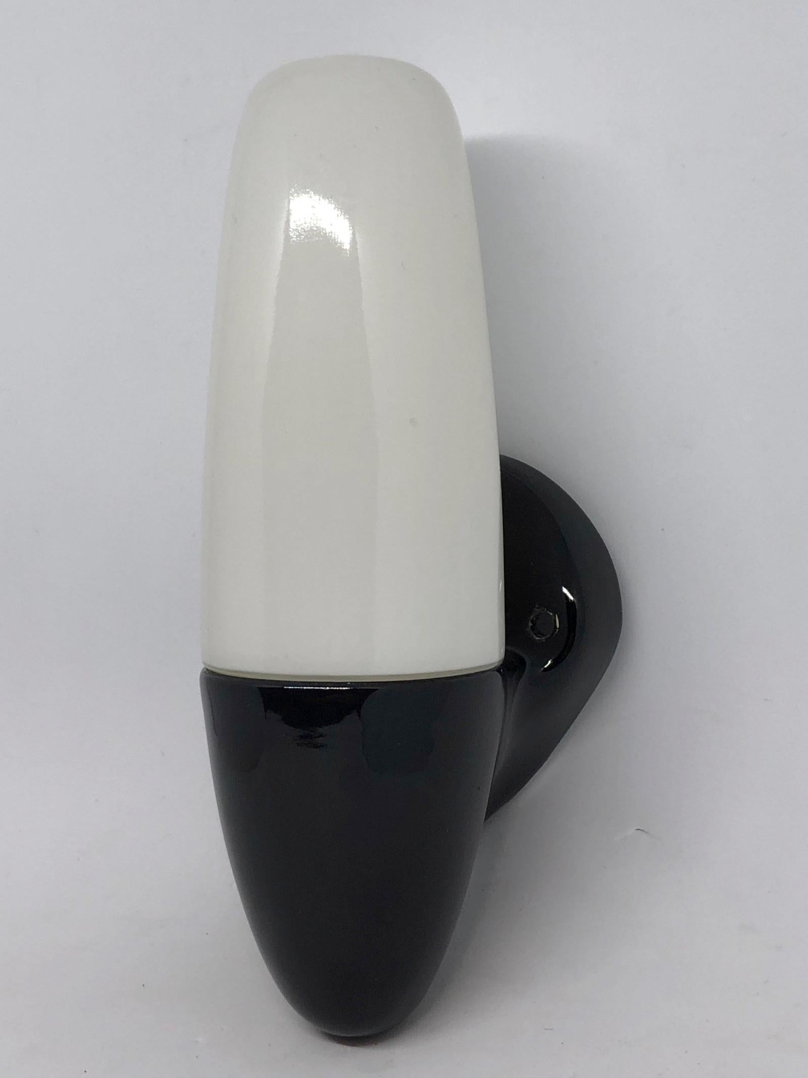 Porcelaine Applique murale Bauhaus Wagenfeld noire et blanche, Allemagne, années 1950 en vente