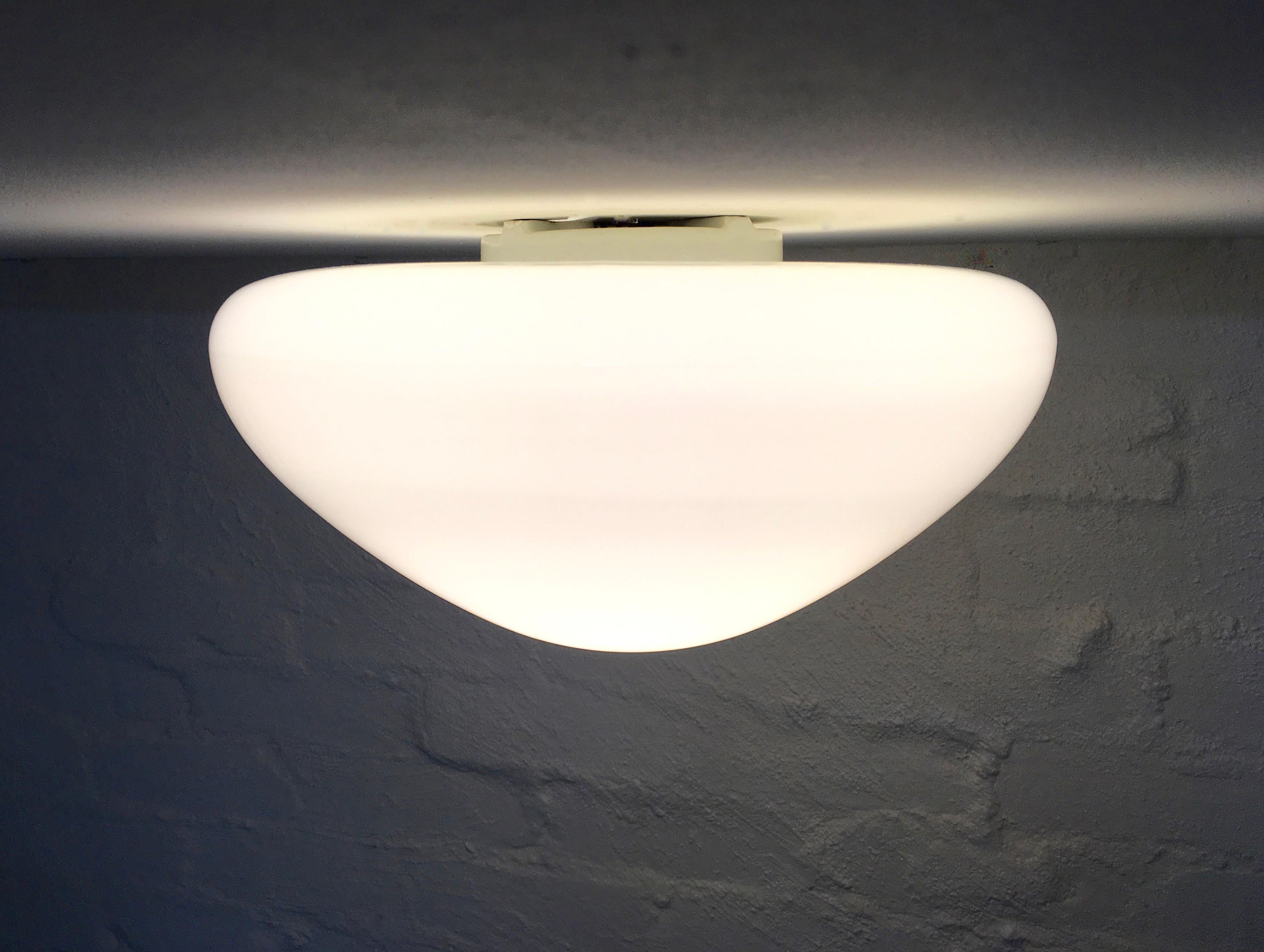 This simple, elegant ceiling light or wall sconce by Wilhelm Wagenfeld shows the strong influence of his Bauhaus education. As with all of his designs, high quality, high functionality and simple, beautiful, pared-back design are the