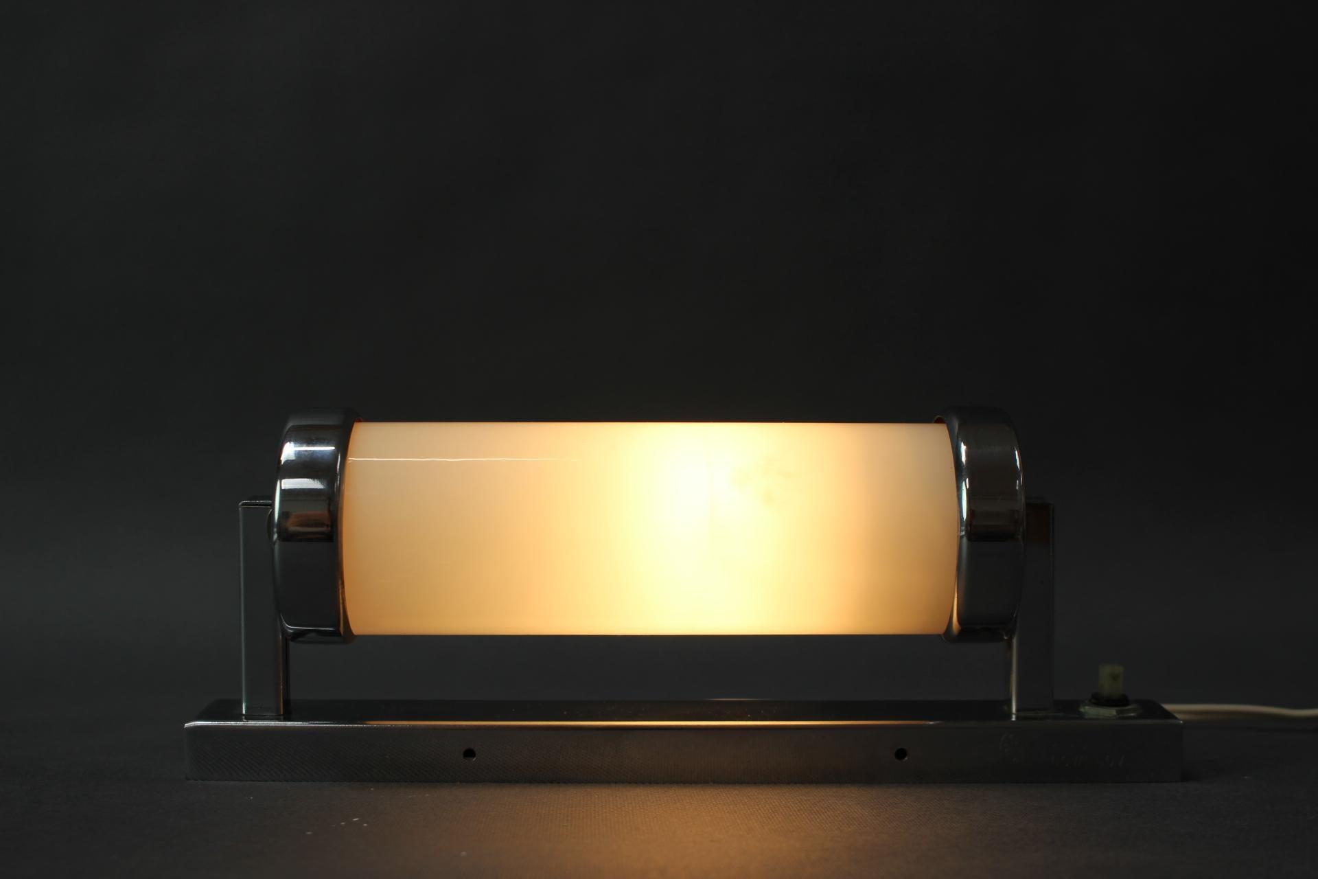 Bauhaus Wall Light by Napako, Czechoslovakia, 1930s en venta 4