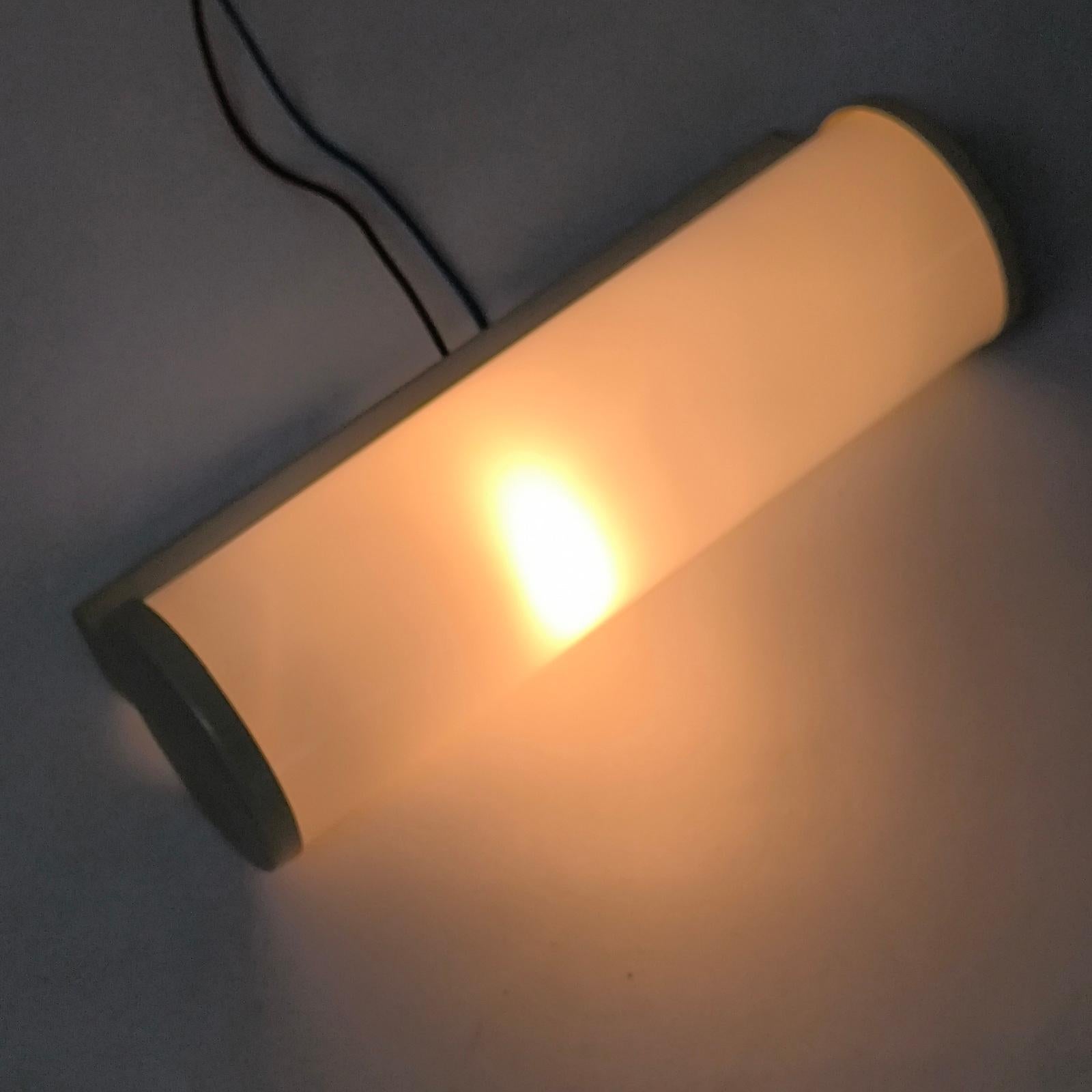 Bauhaus Wall Light, Ivory Painted Metal and Glass, Germany 1930s In Good Condition For Sale In Bochum, NRW
