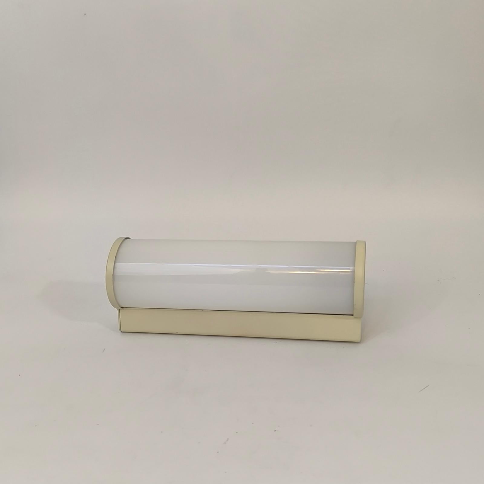 Mid-20th Century Bauhaus Wall Light, Ivory Painted Metal and Glass, Germany 1930s For Sale