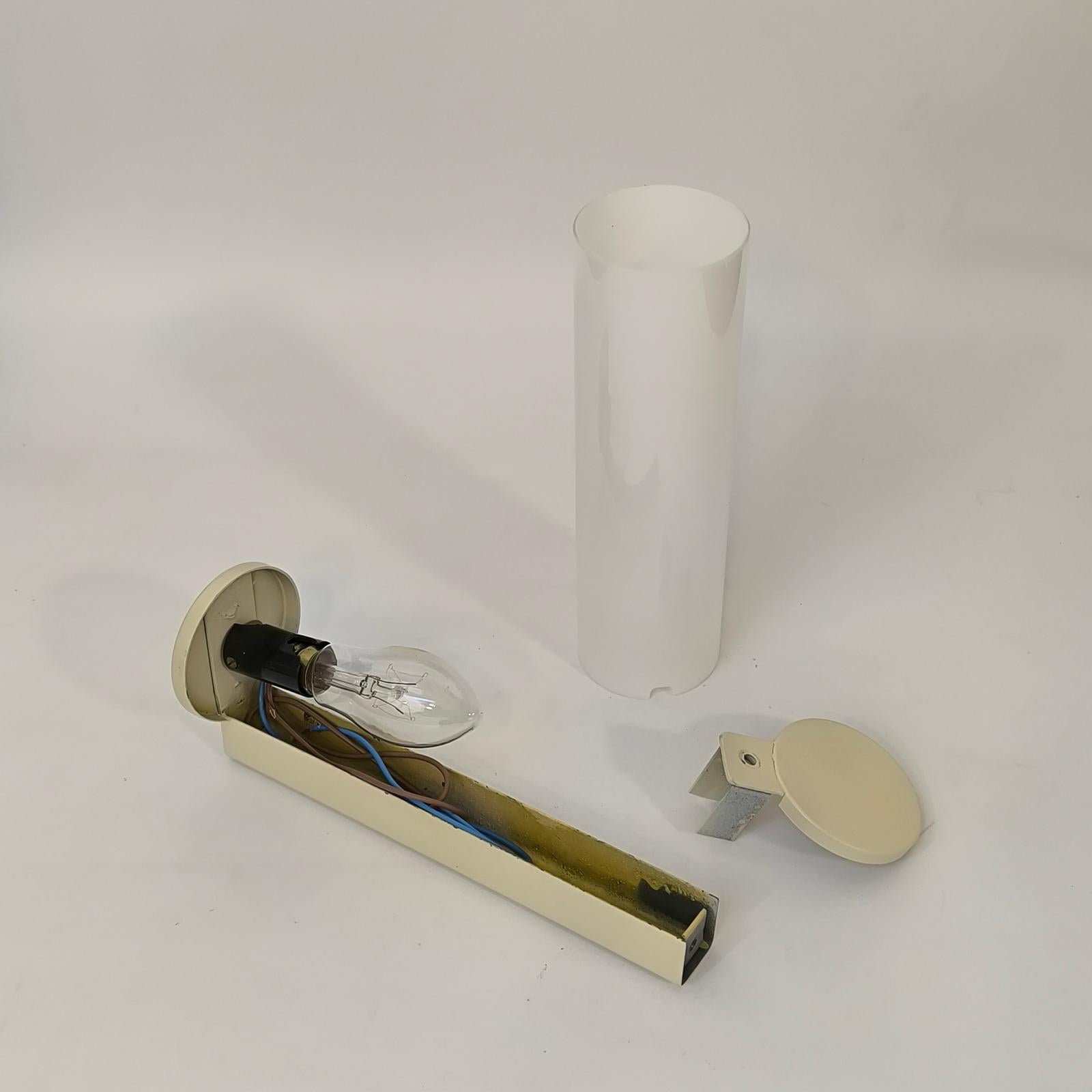 Bauhaus Wall Light, Ivory Painted Metal and Glass, Germany 1930s For Sale 4
