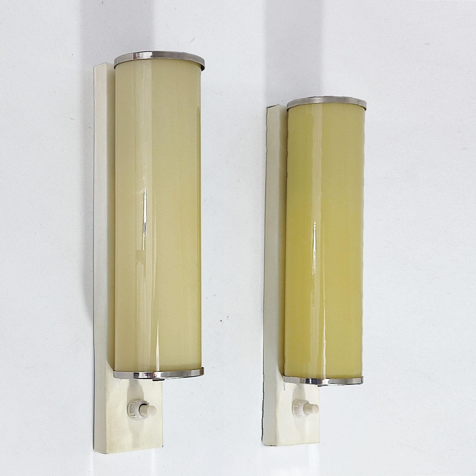Bauhaus Wall Lights, Pair, Chrome and Glass, Germany 1930s In Good Condition For Sale In Bochum, NRW