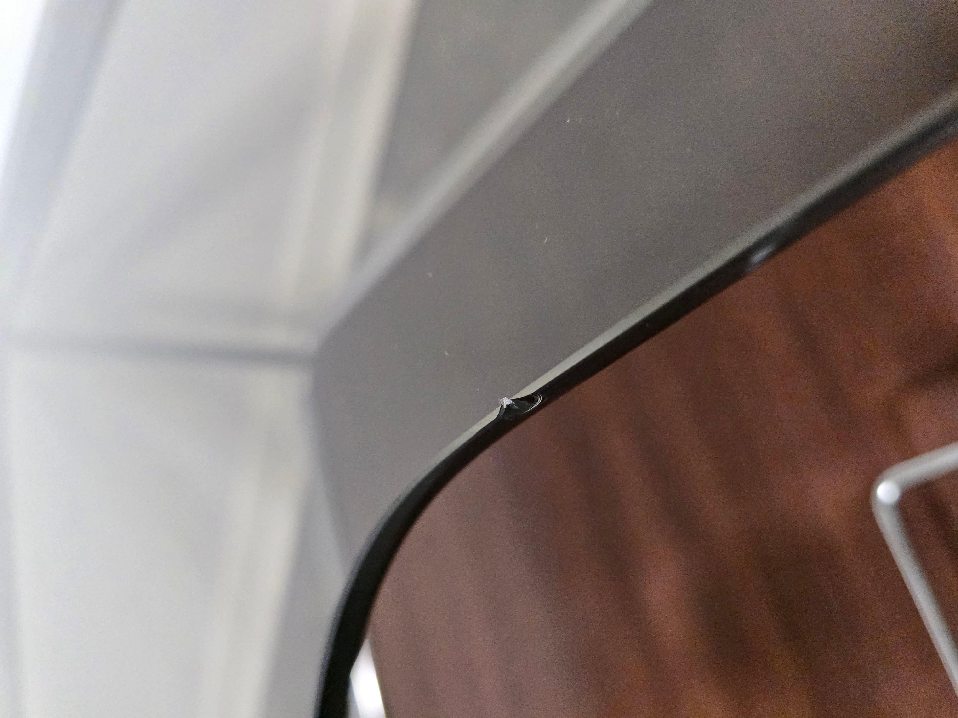 Table basse Bauhaus produite en Italie vers 1970. 

Fabriqué en noyer, tube chromé et plateau en verre fumé.

Cette table est équipée de roulettes et peut donc être facilement déplacée.

Bon état vintage avec quelques petites traces d'utilisation