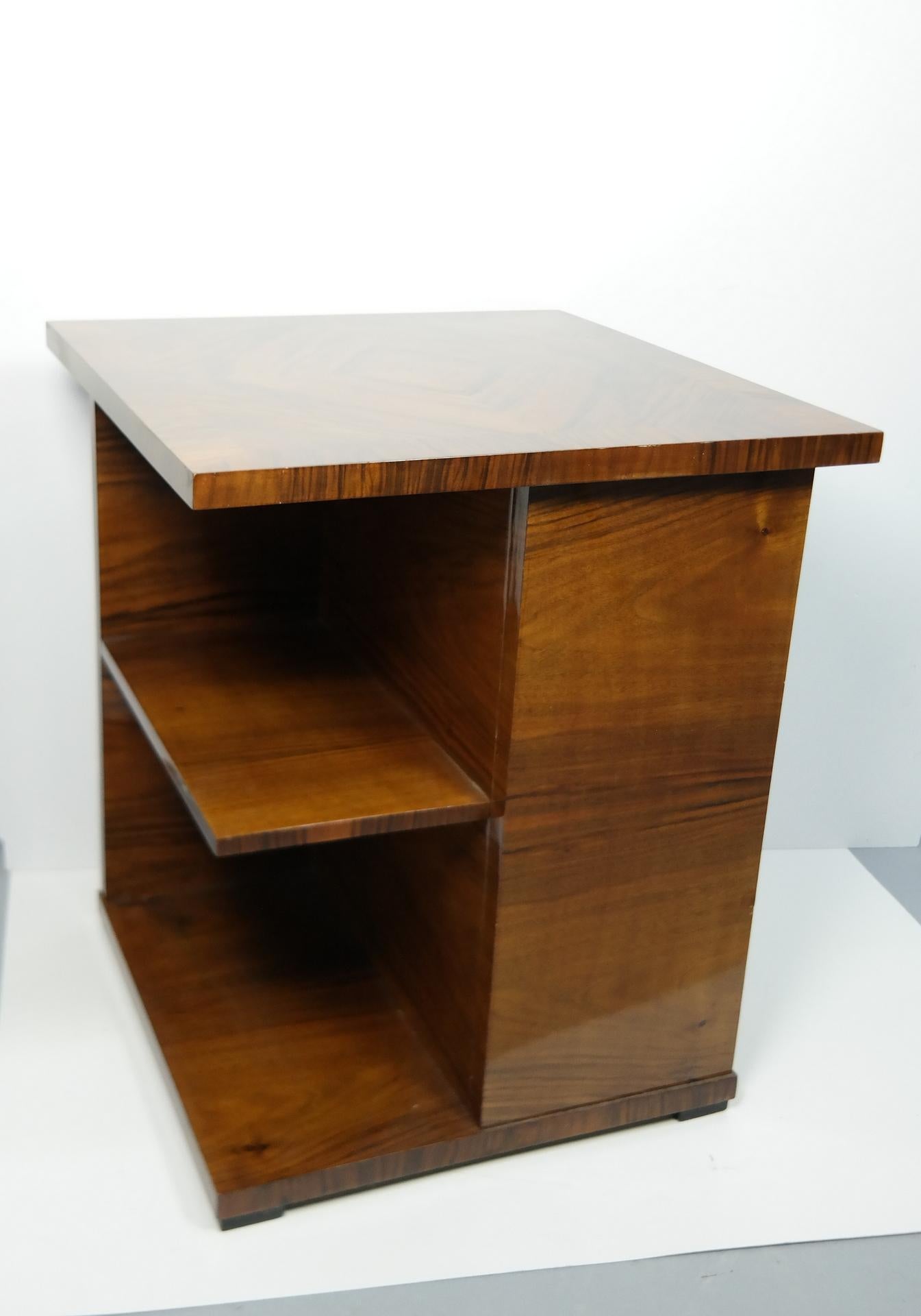 Bauhaus Walnut Veneered Side Table in Style of L. Kozma, 1930s In Good Condition In Budapest, HU