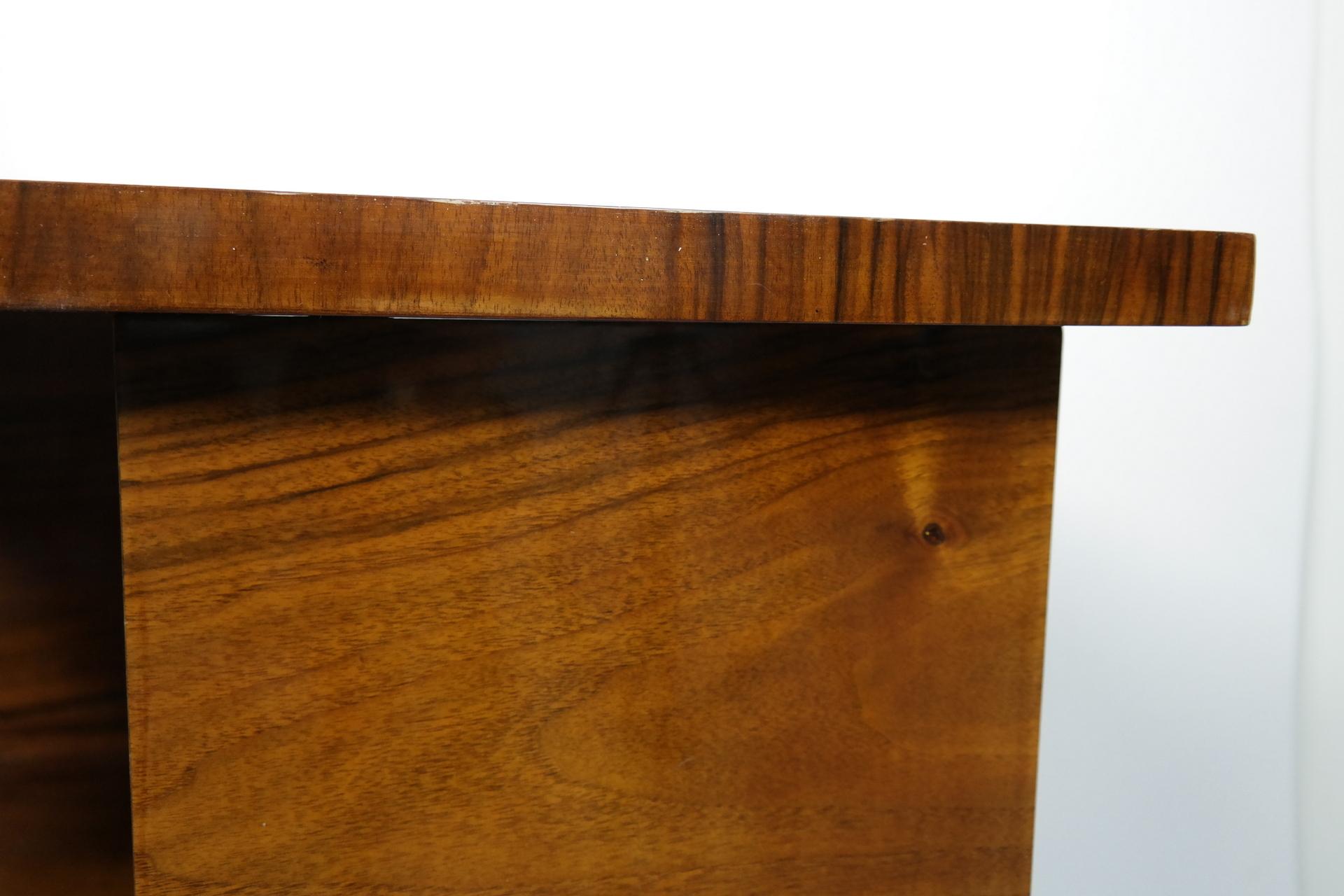 Mid-20th Century Bauhaus Walnut Veneered Side Table in Style of L. Kozma, 1930s