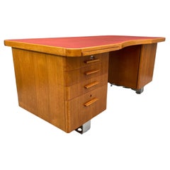 Bauhaus-Schreibtisch aus Nussbaumholz mit roter Platte