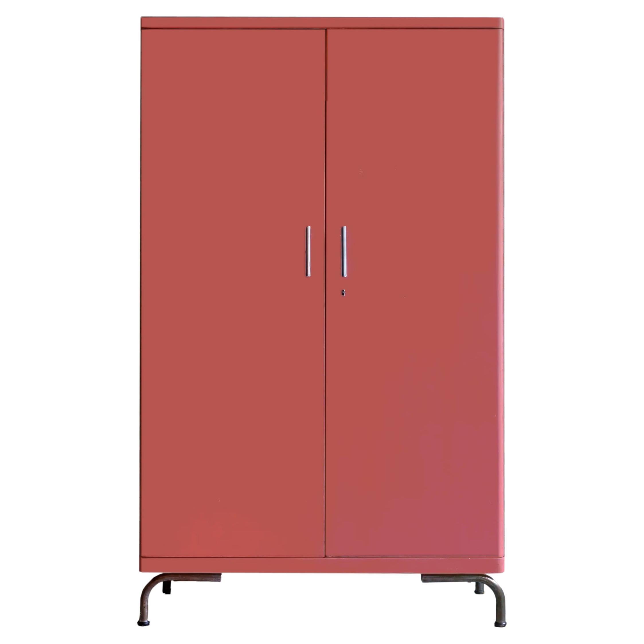 Armario Bauhaus de Robert Slezák, madera lacada y acero tubular , ca. 1935 en venta