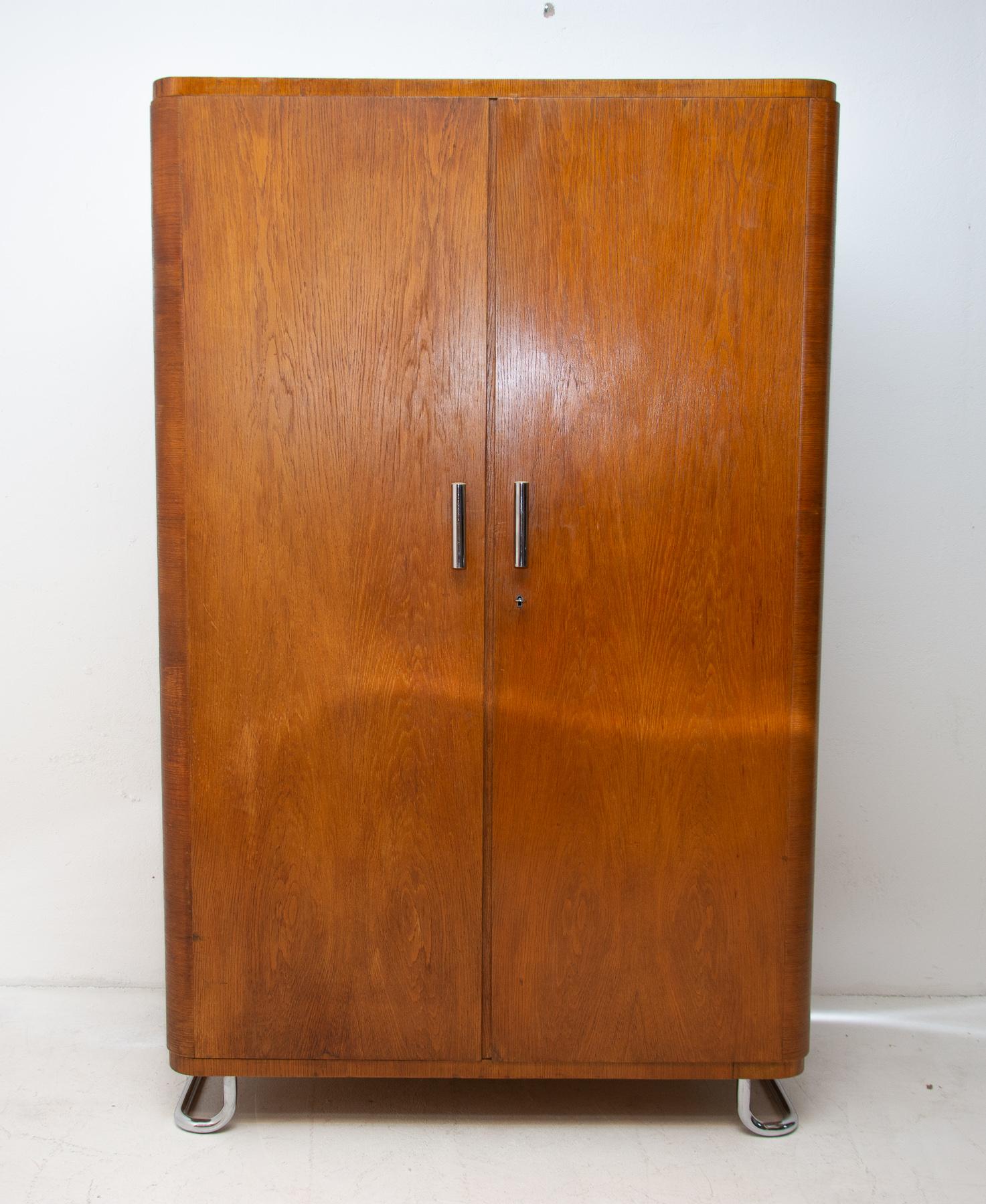 Bauhaus wardrobe by Vichr & spol, 1930´s, Bohemia For Sale 8