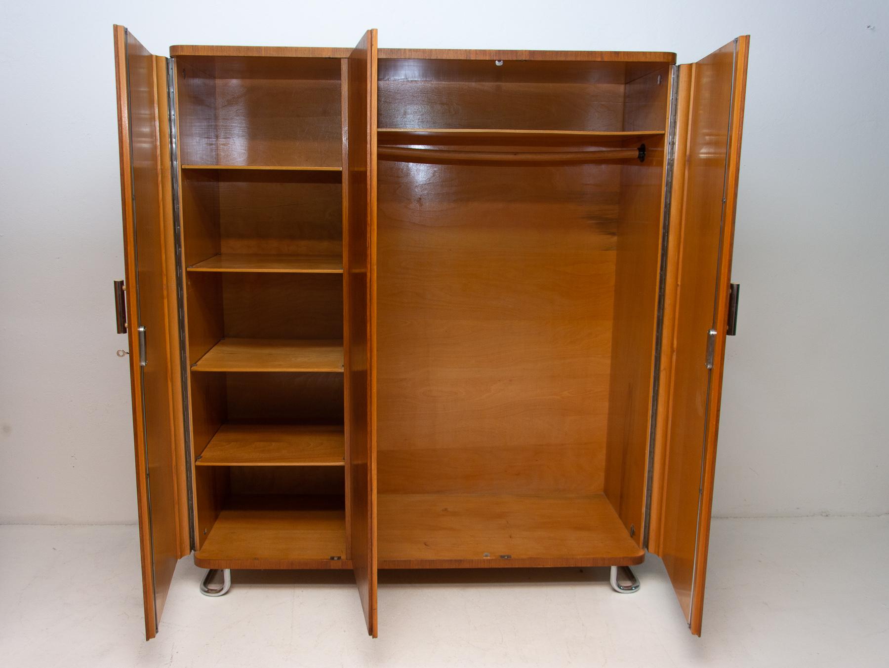 Bauhaus Wardrobe by Vichr & Spol, 1930s, Bohemia In Good Condition In Prague 8, CZ