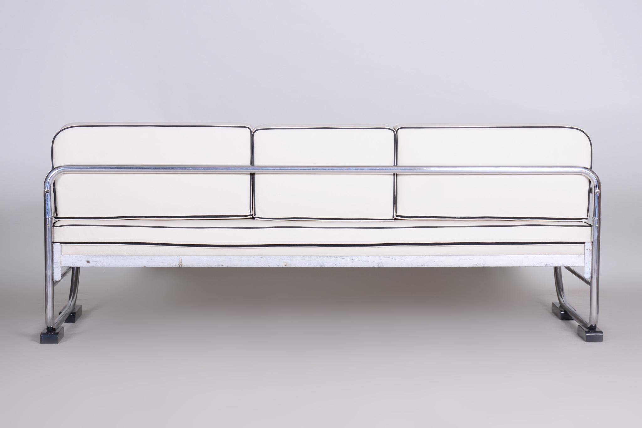 Bauhaus White Tubular Chrome Sofa by Robert Slezák, Design by Thonet, 1930s For Sale 2