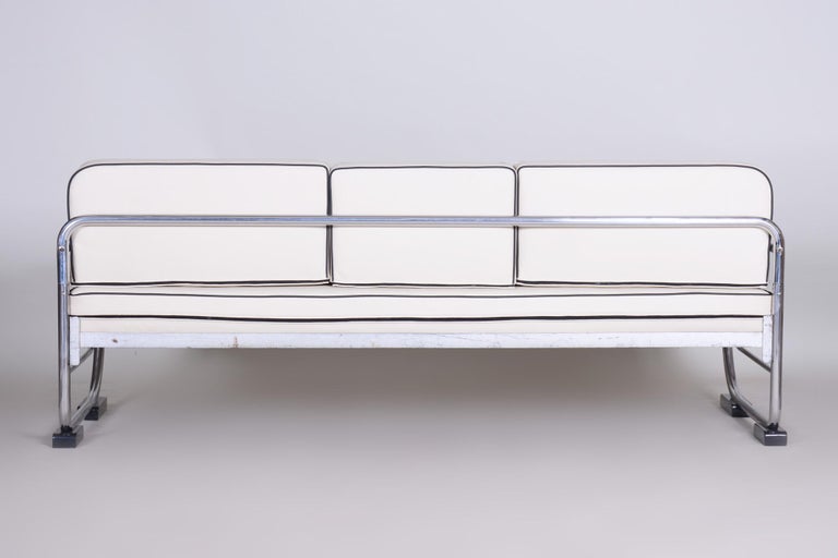 Bauhaus White Tubular Chrome Sofa by Robert Slezák, Design by Thonet, 1930s For Sale 5