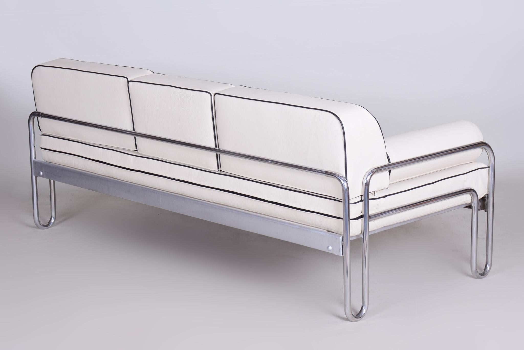 Bauhaus White Tubular Chrome Sofa by Robert Slezák, Design by Thonet, 1930s In Good Condition In Horomerice, CZ