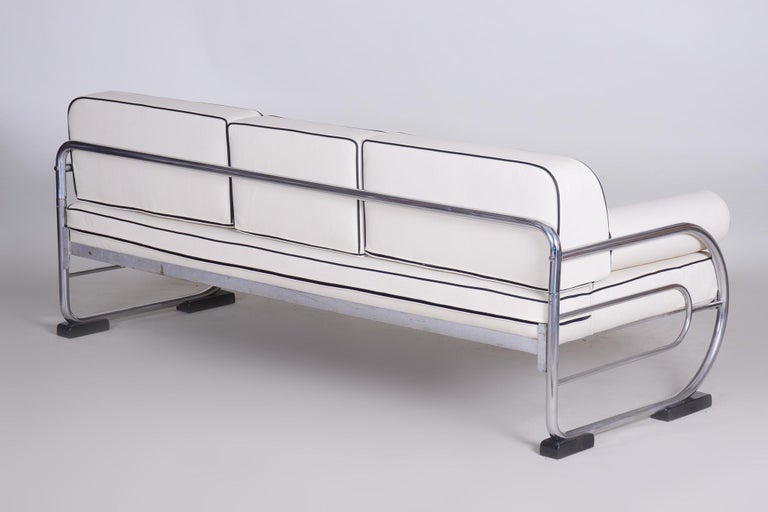 Bauhaus White Tubular Chrome Sofa by Robert Slezák, Design by Thonet, 1930s For Sale 3