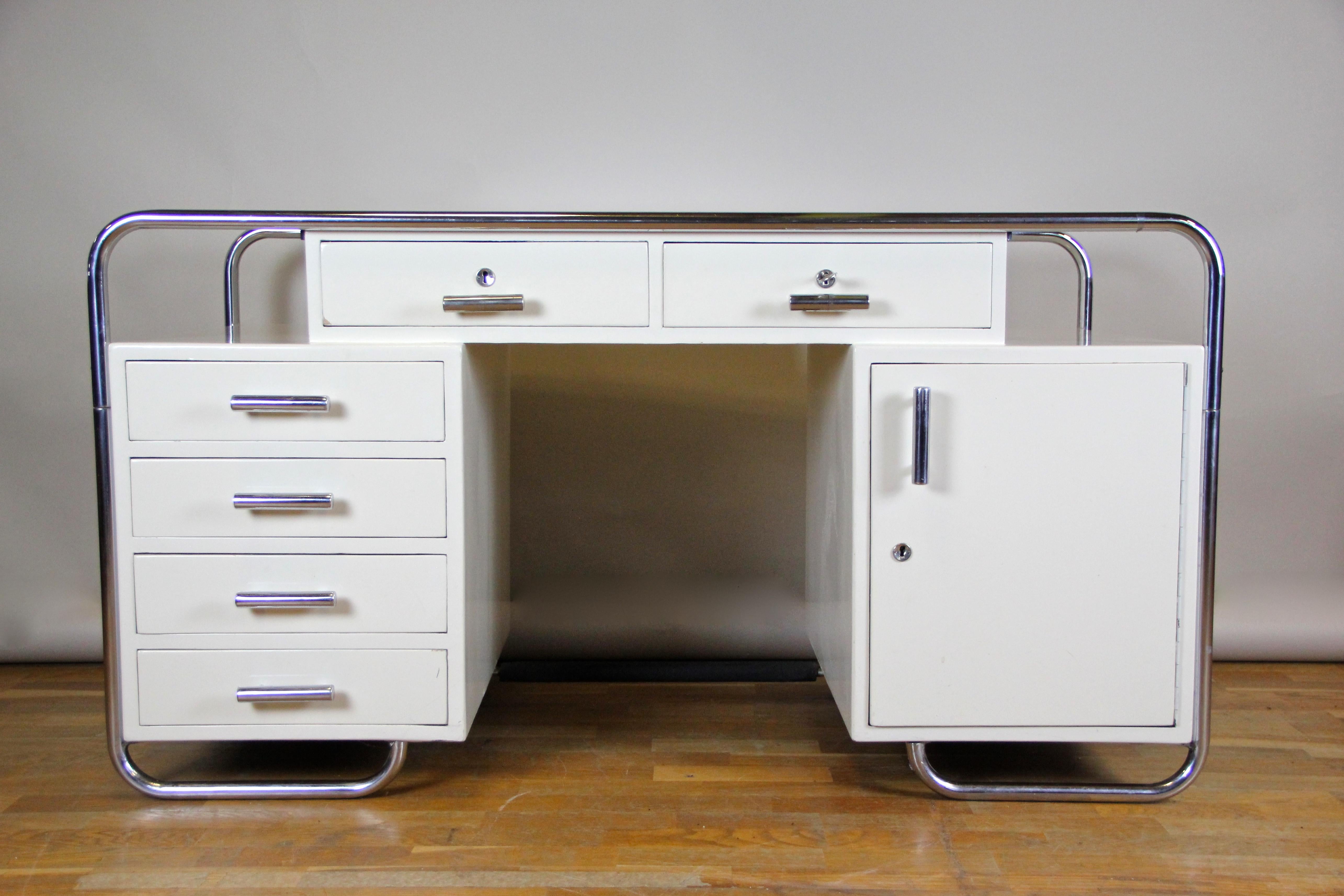 Fantastic white lacquered Bauhaus writing desk from the era circa 1930s in Austria. Renown as homestead of the avant-garde of classical modernism, this design style was invented to be absolutely timeless. Framed by chrome-plated tubes, this unusual
