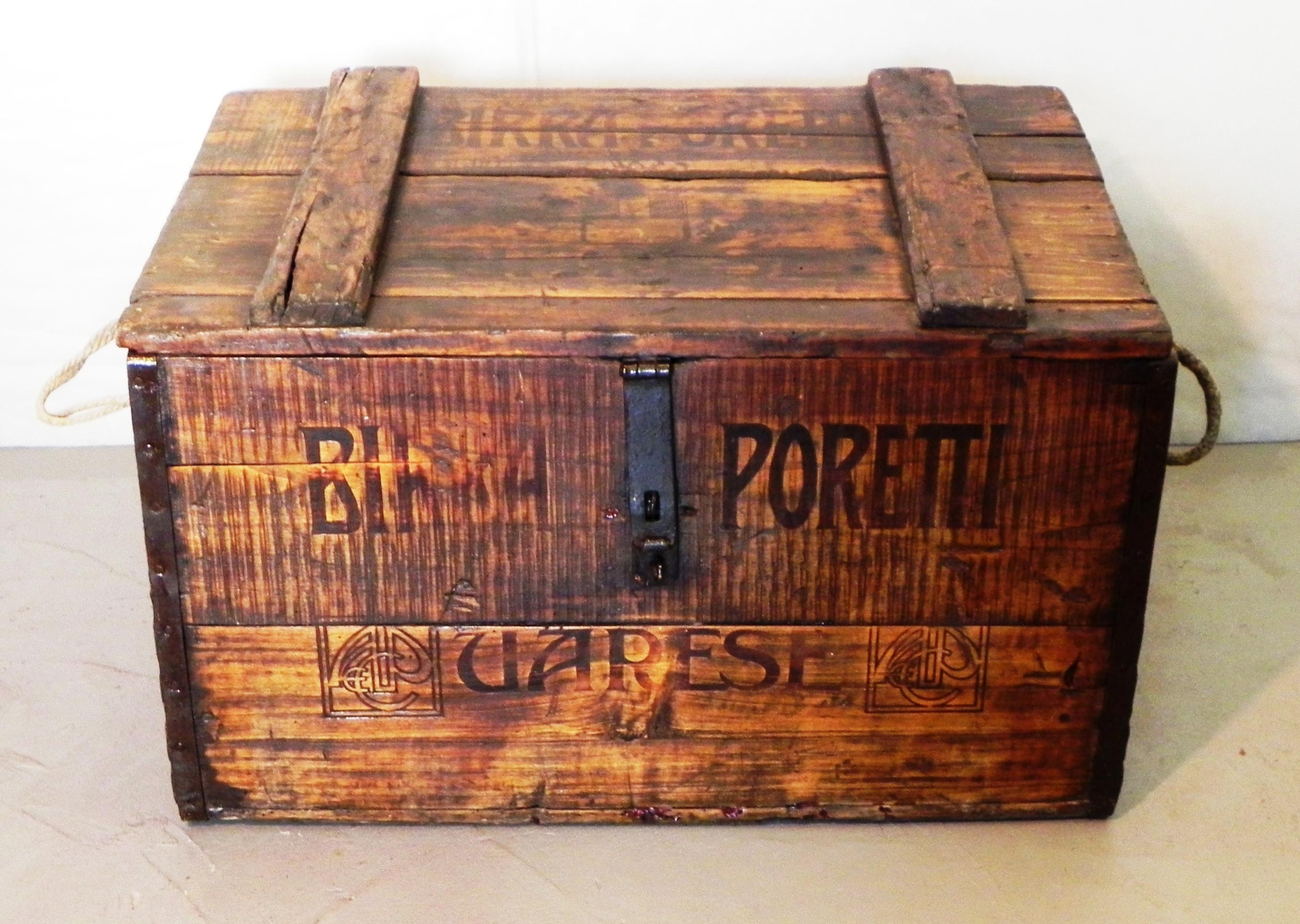 baúl de cerveza Poretti, 1912 Industrial en venta