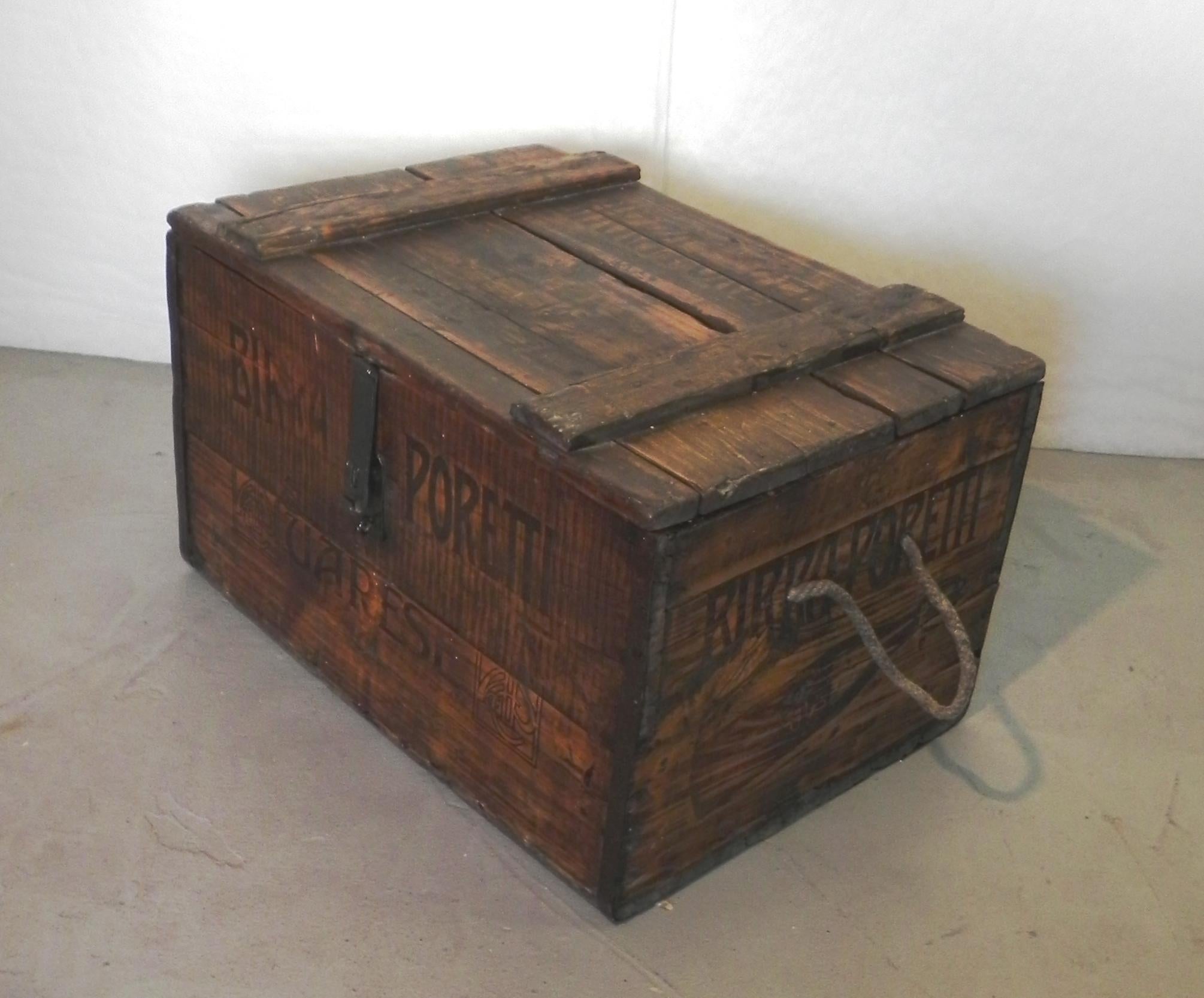 baúl de cerveza Poretti, 1912 Hecho a mano en venta
