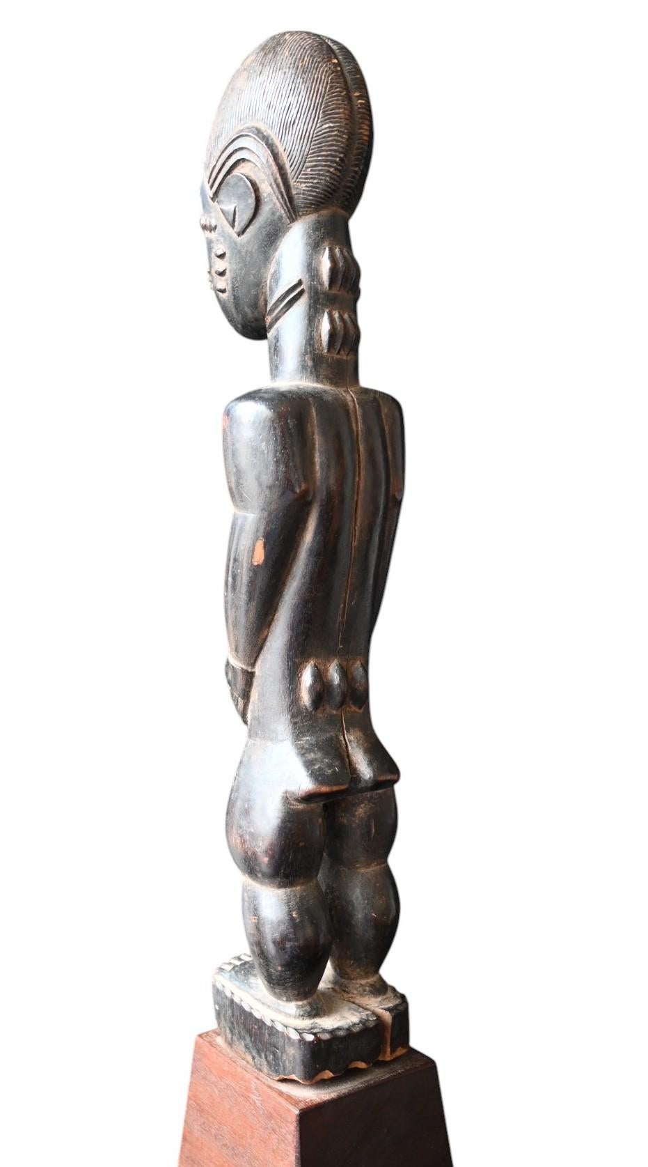 Baule “Blolo Bian” Statue – Côte d’Ivoire, Early 20th Century For Sale 3