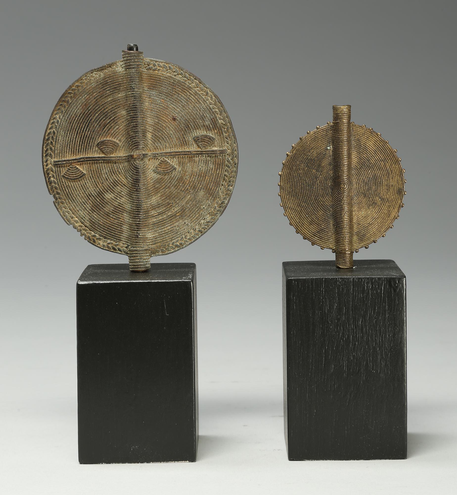 Tribal Discs circulaires en bronze coulé Baule Lost Wax à base de papillon ivoire de la côte africaine en vente