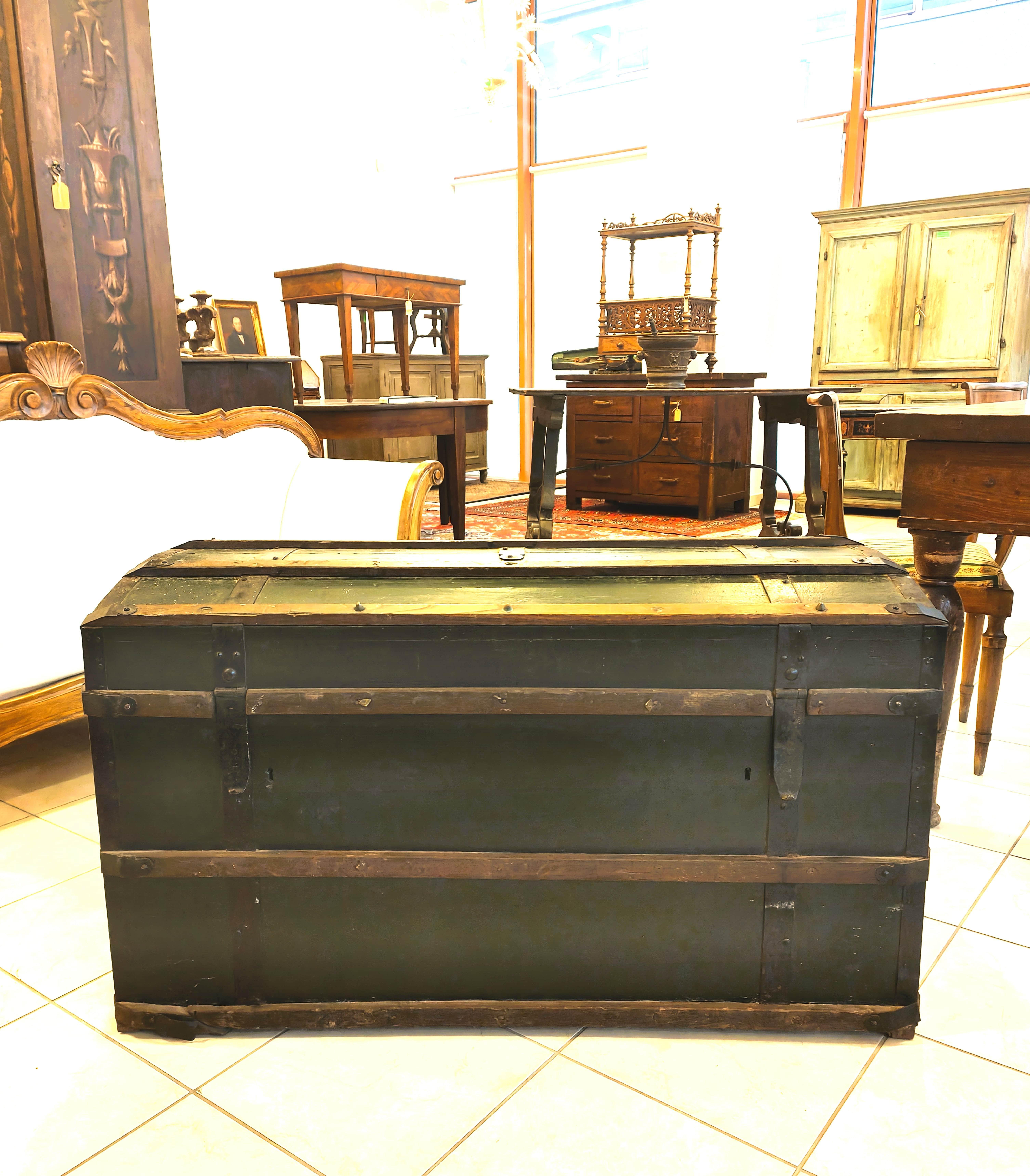 Baule da viaggio del Novecento in legno cuoio e ferro in vendita 4