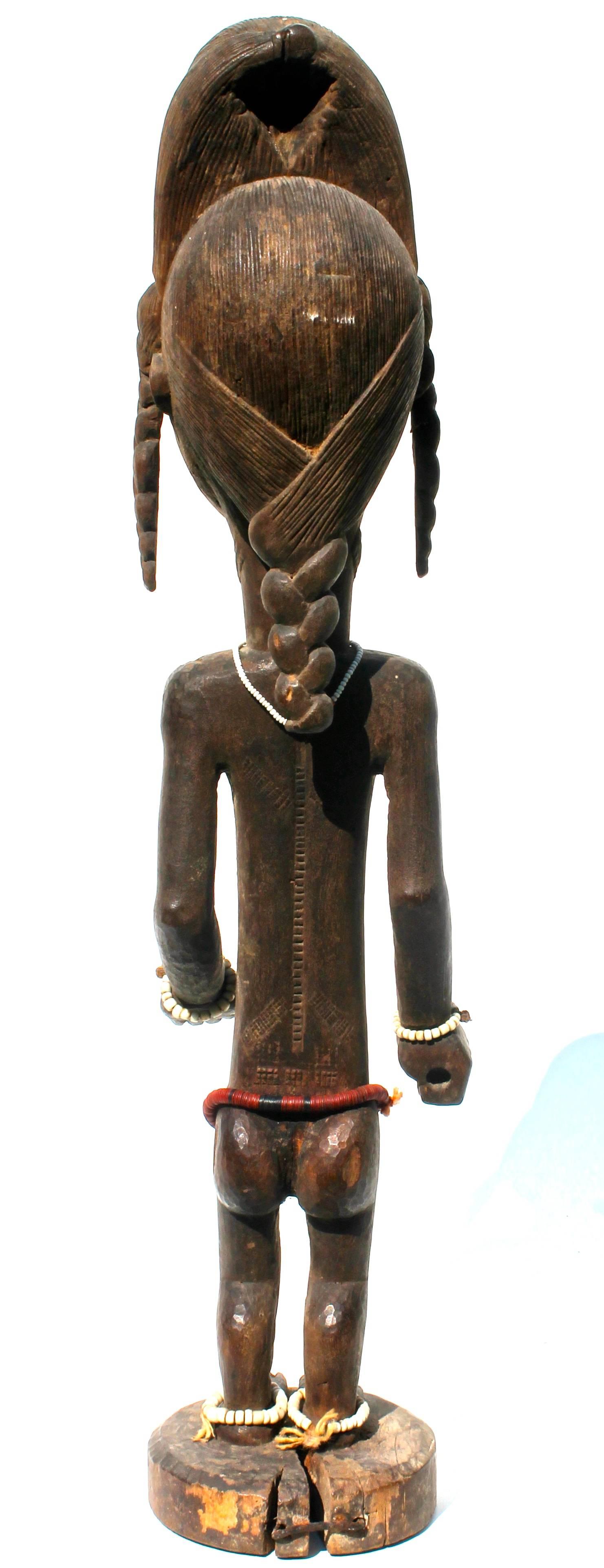 Tribal Figure féminine en bois sculpté Baule, sculpture africaine, provenance de Sotheby's en vente