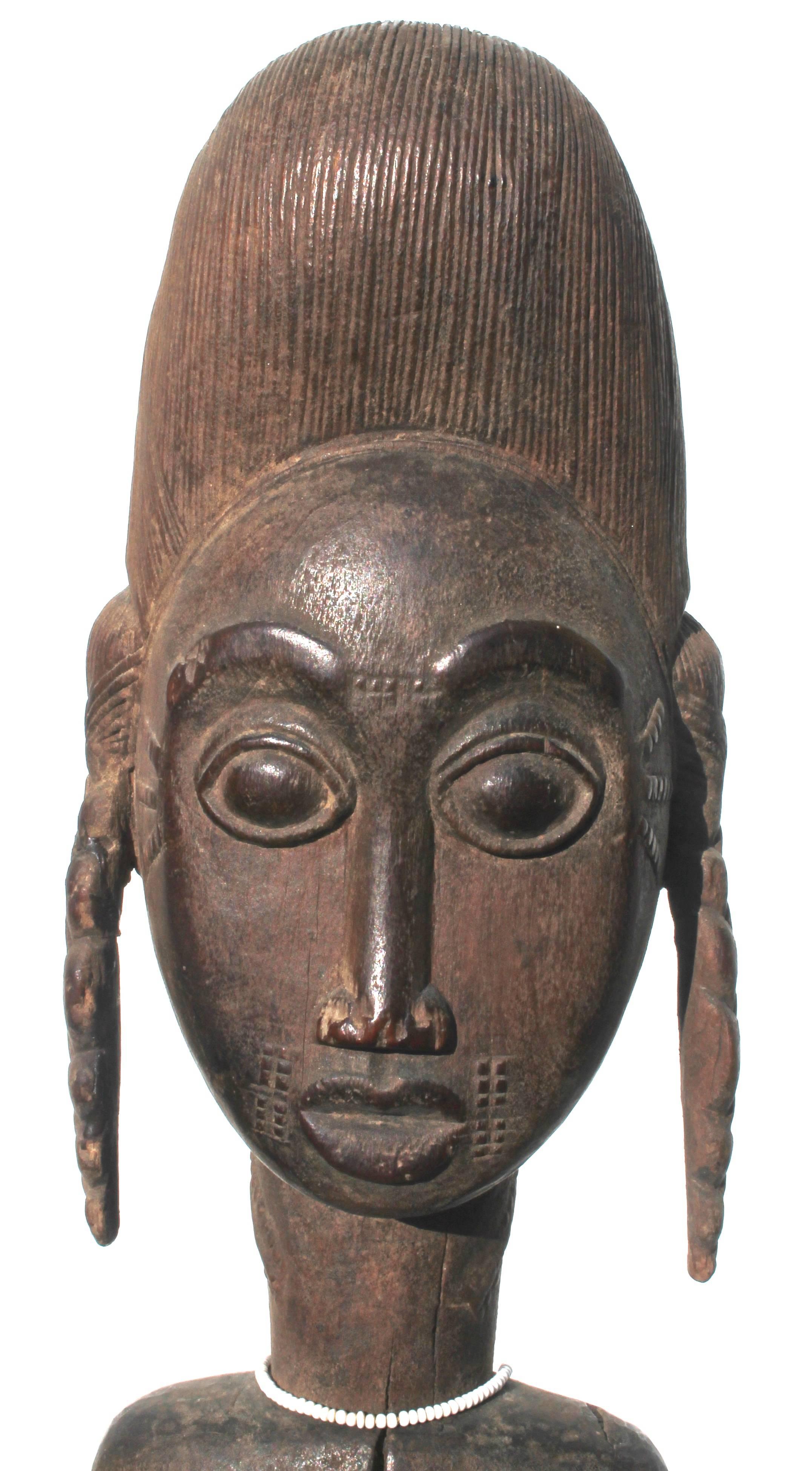 Ivoirien Figure féminine en bois sculpté Baule, sculpture africaine, provenance de Sotheby's en vente