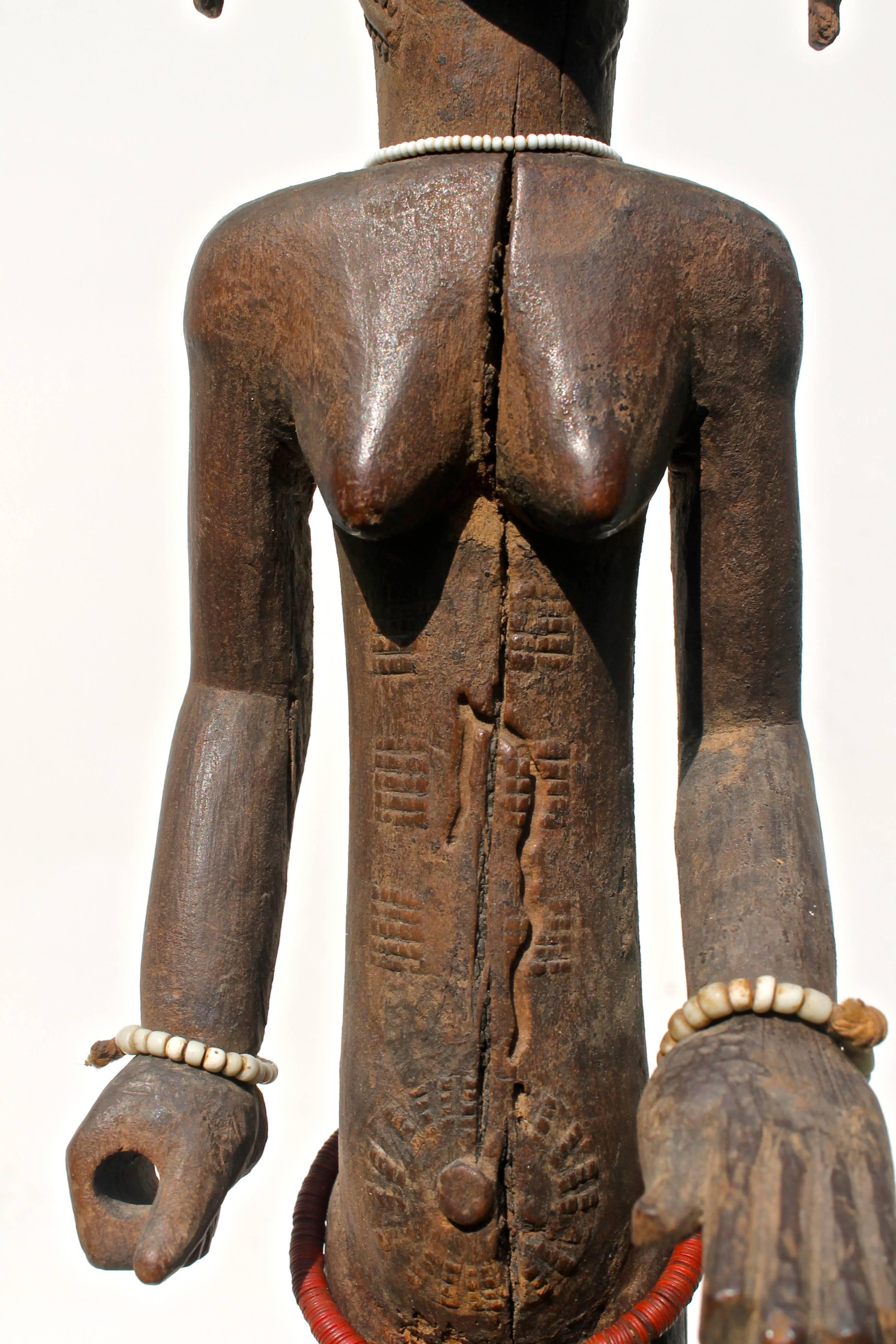 Figure féminine en bois sculpté Baule, sculpture africaine, provenance de Sotheby's Bon état - En vente à Sharon, CT