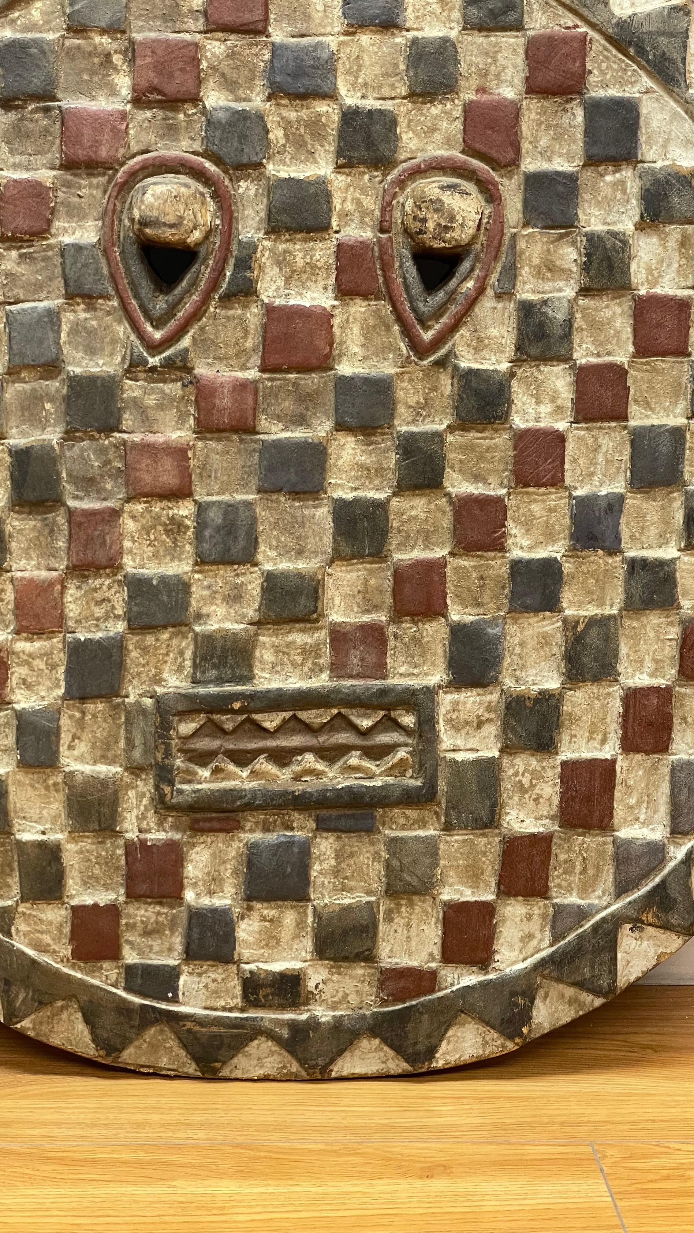 Baule-Goli-Maske geschnitzt und bemalt, Mitte des Jahrhunderts 

27 x 2 x 45