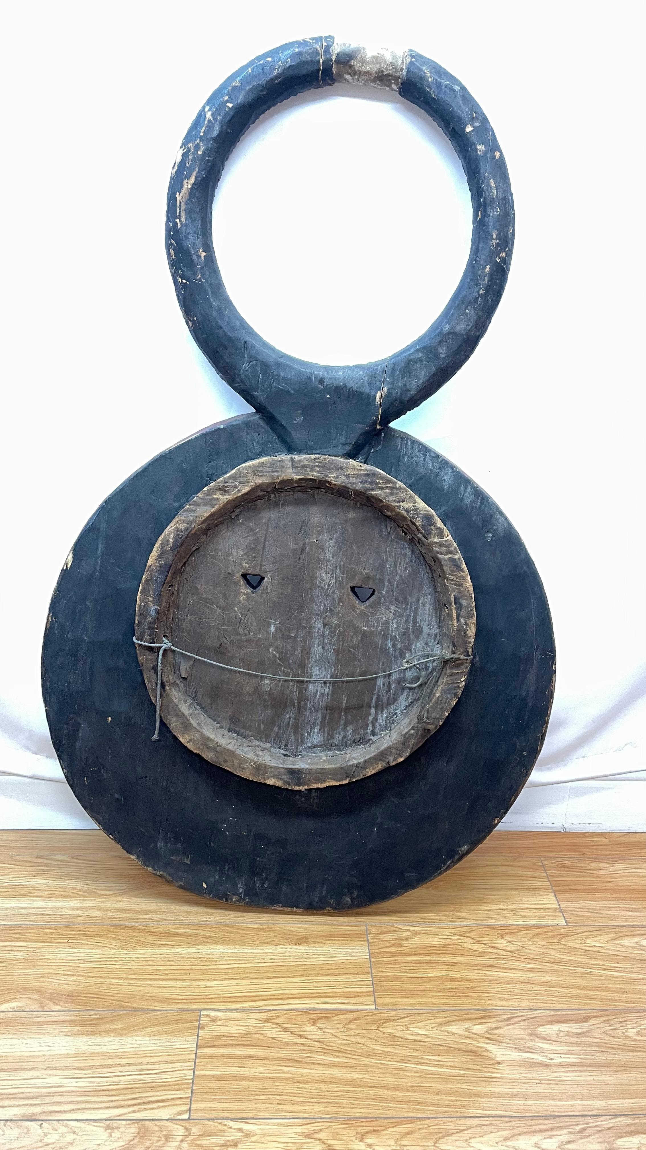 Baule-Goli-Maske geschnitzt und bemalt, Mitte des Jahrhunderts  (20. Jahrhundert) im Angebot