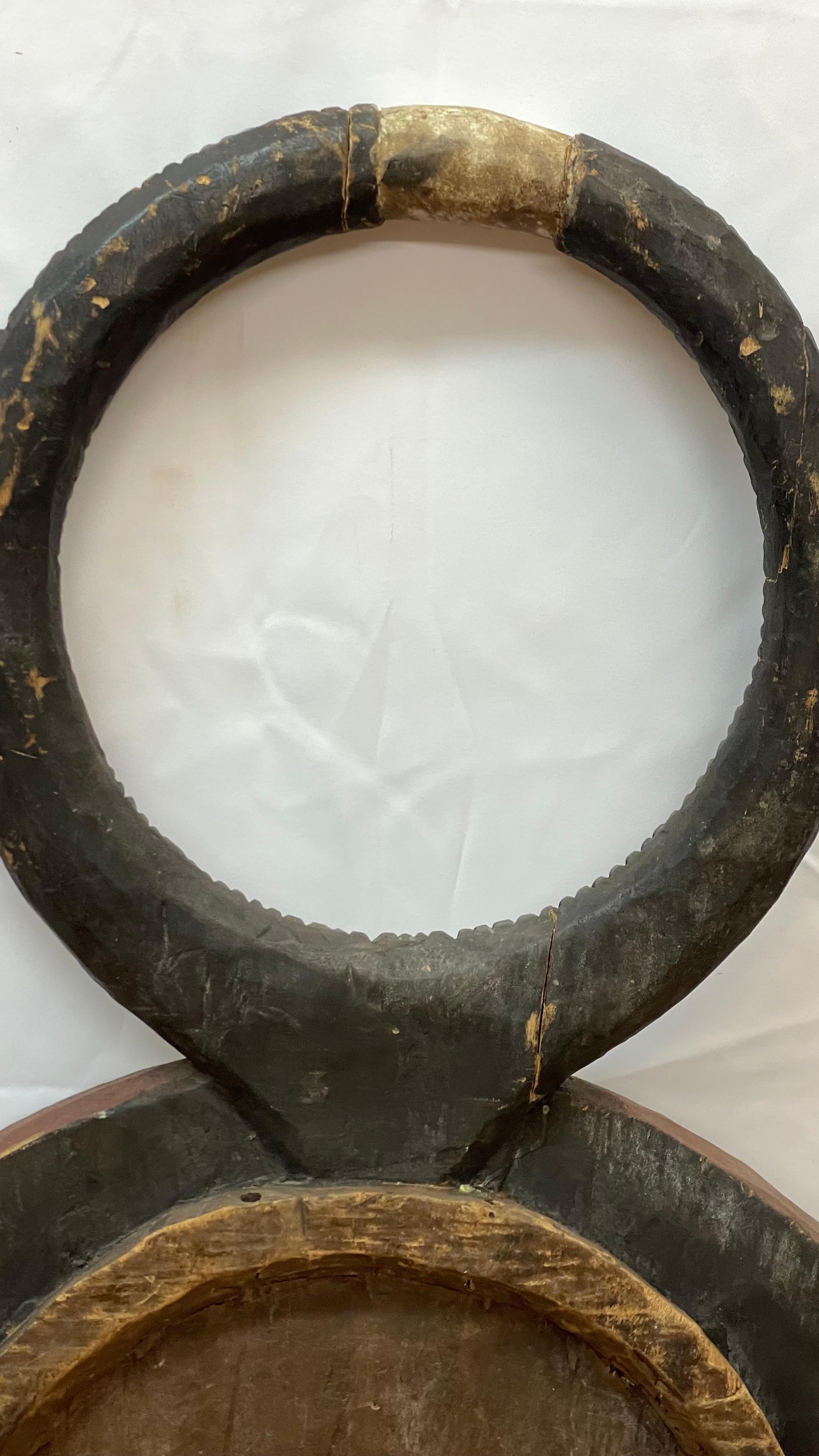 Baule-Goli-Maske geschnitzt und bemalt, Mitte des Jahrhunderts  im Angebot 1