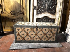 Baule in legno laccato e dipinto, Toscana Italia
